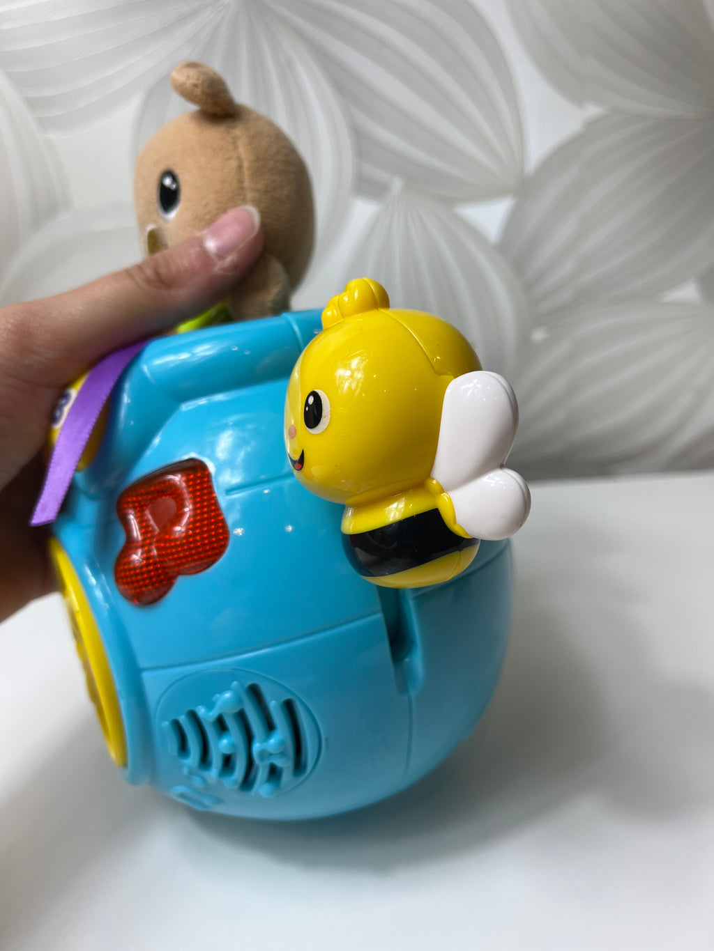 Lavinamasis „VTech“ meškučio žaislas su bitute