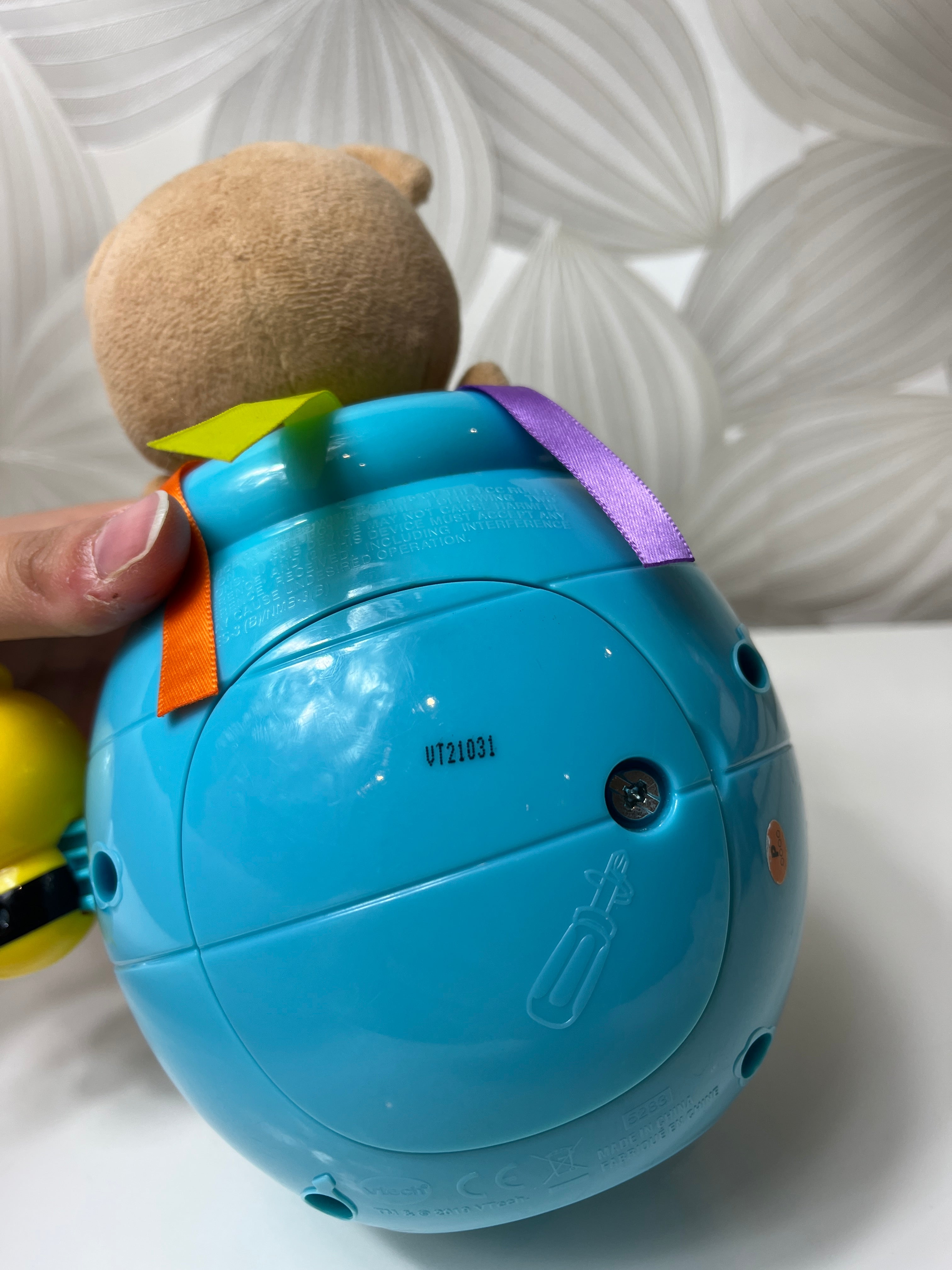 Lavinamasis „VTech“ meškučio žaislas su bitute