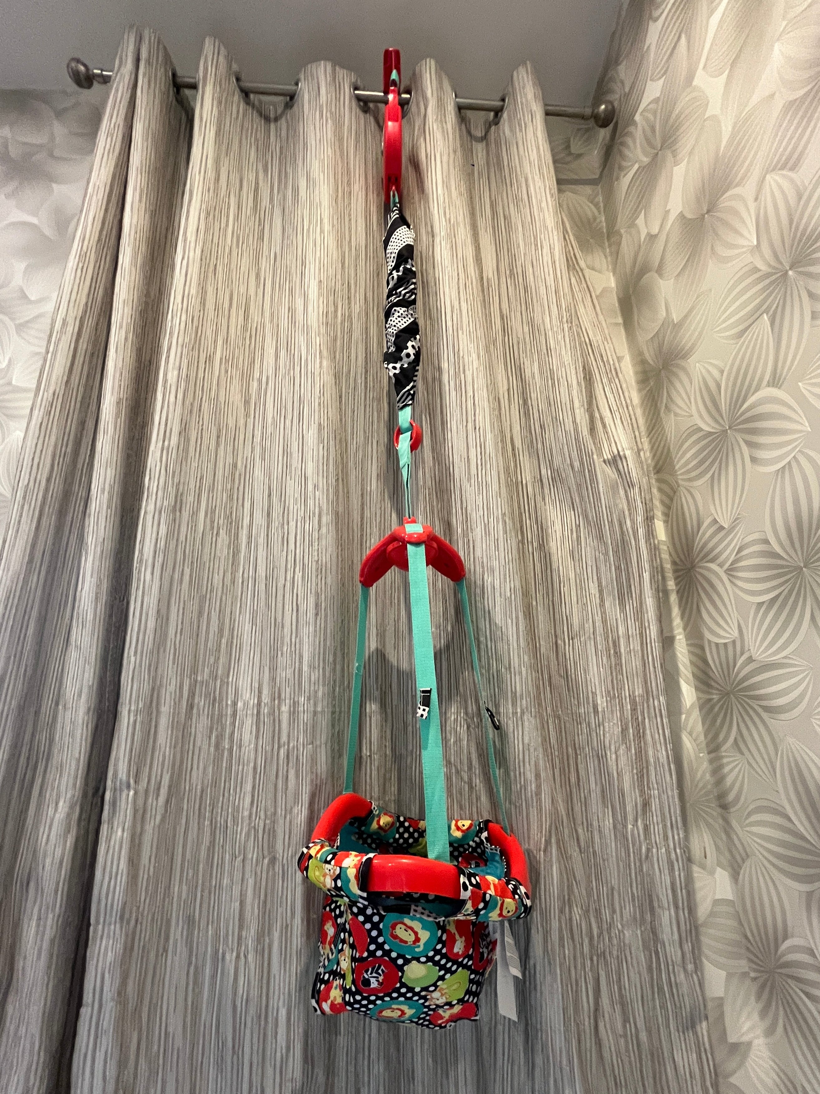 Ant durų pakabinamas vaiko šokliukas „Bright Stars Deluxe“