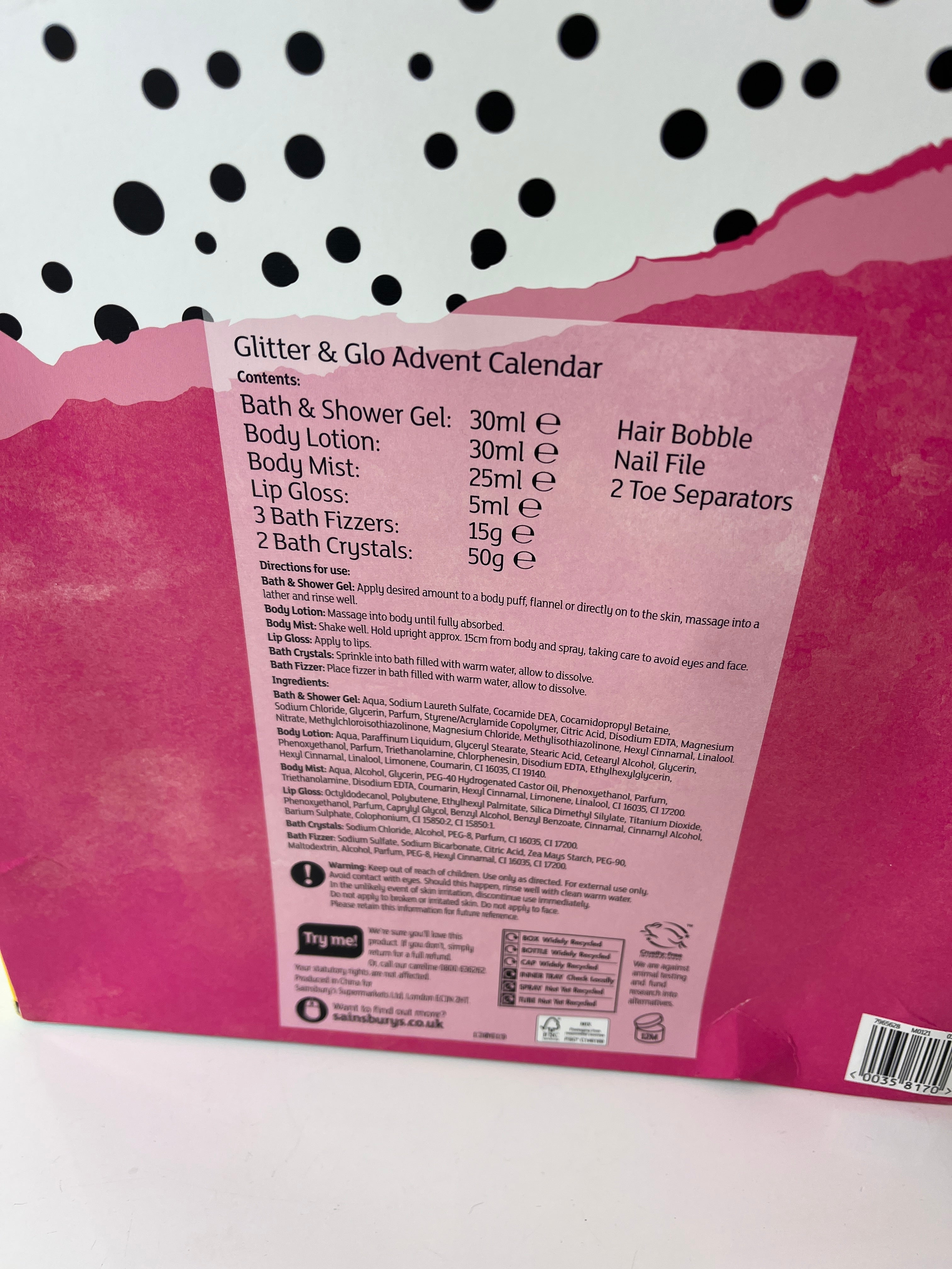 Advento kalendorius su kosmetikos priemonėmis