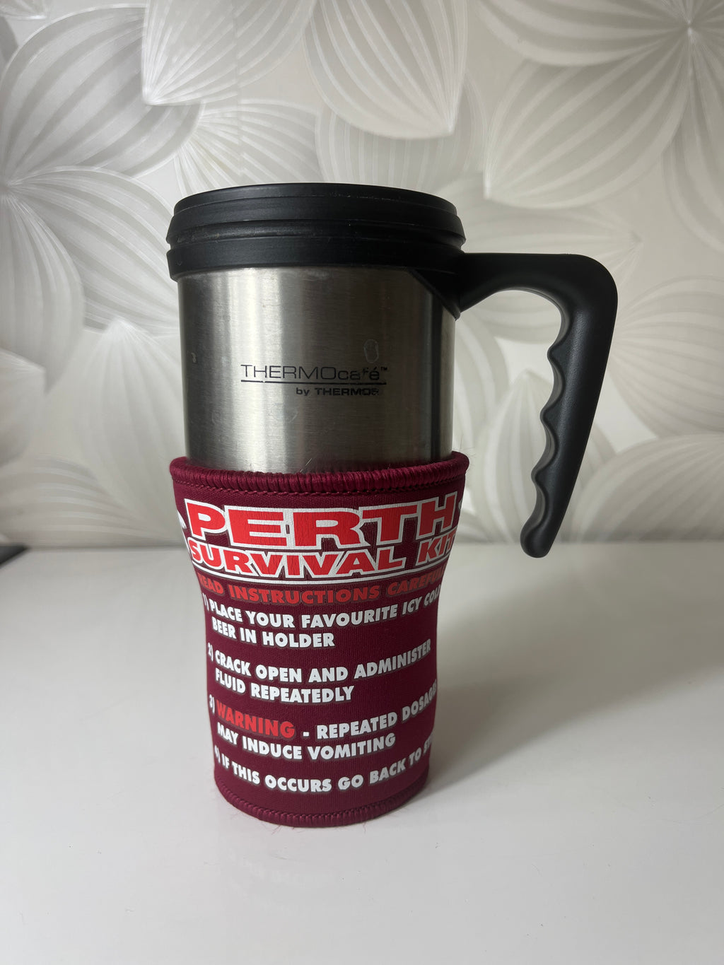 „ThermoCafé by Thermos“ puodelis su „Perth Survival Kit“ dėklu