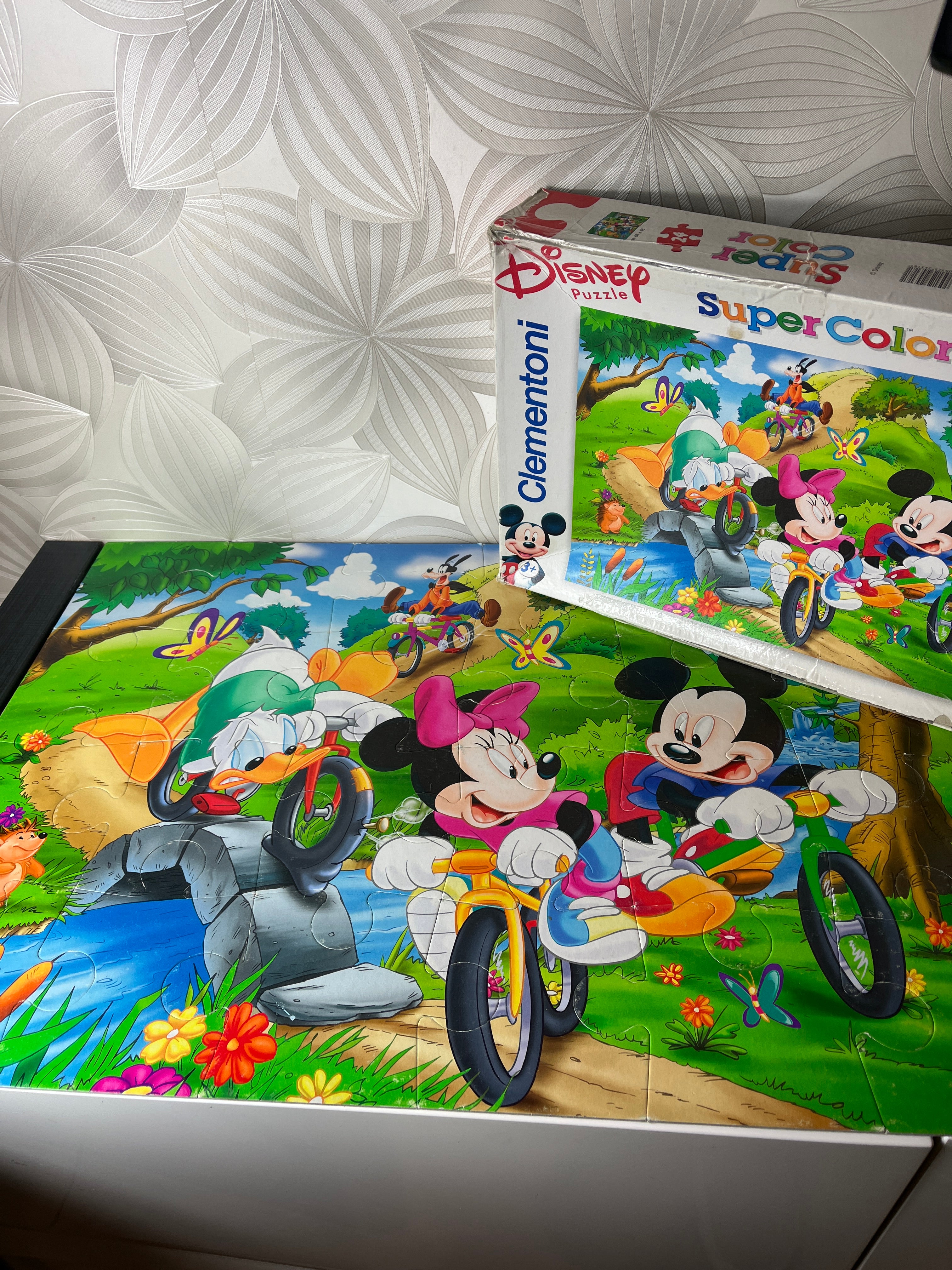 Clementoni „SuperColor MAXI“ dėlionė su Mickey Mouse, Minnie Mouse, Pluto ir Donald Duck