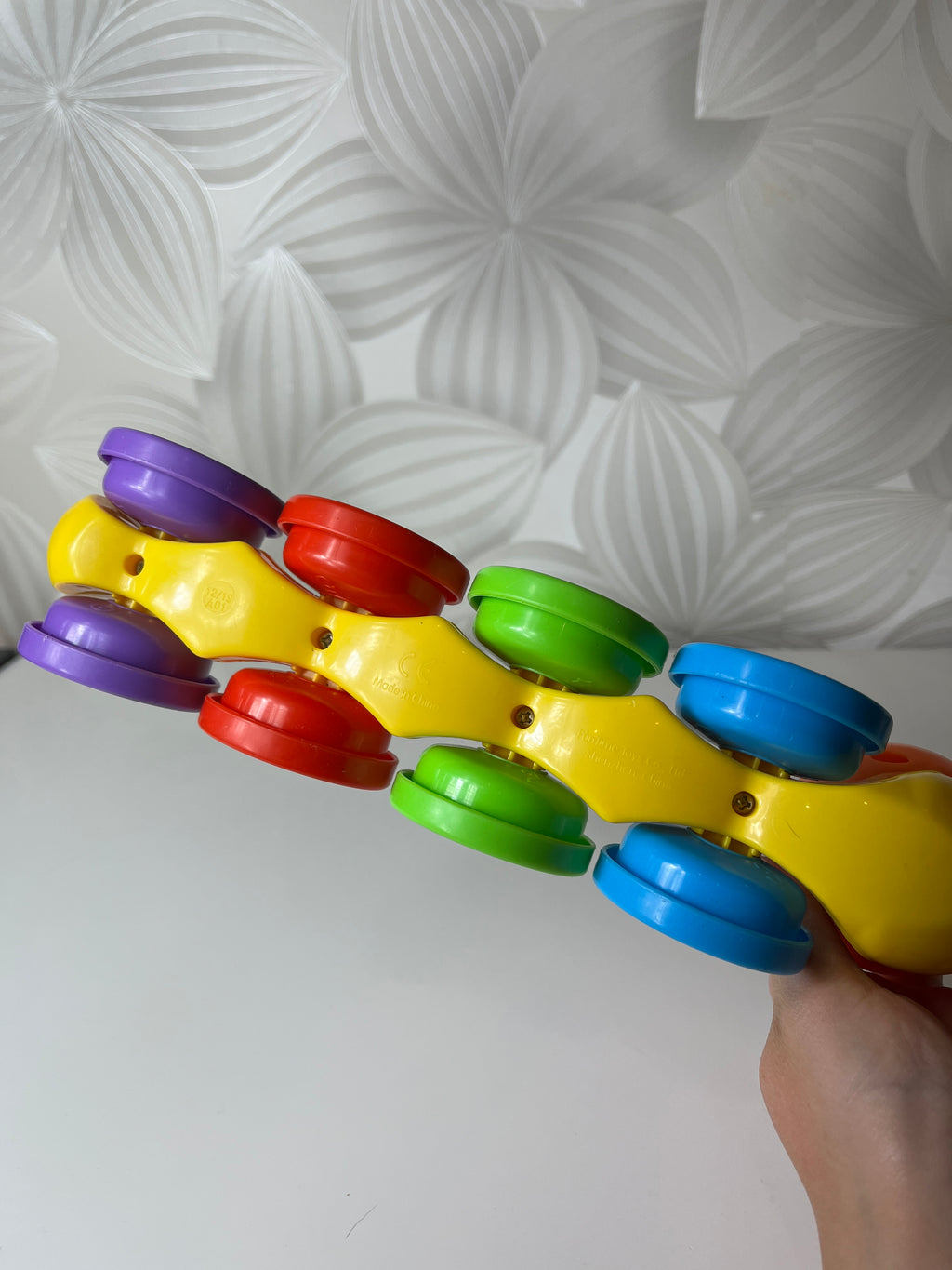 Spalvingas vikšras su ratais