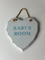 Pakabinama medinė vaiko kambario dekoracija „Baby’s Room“
