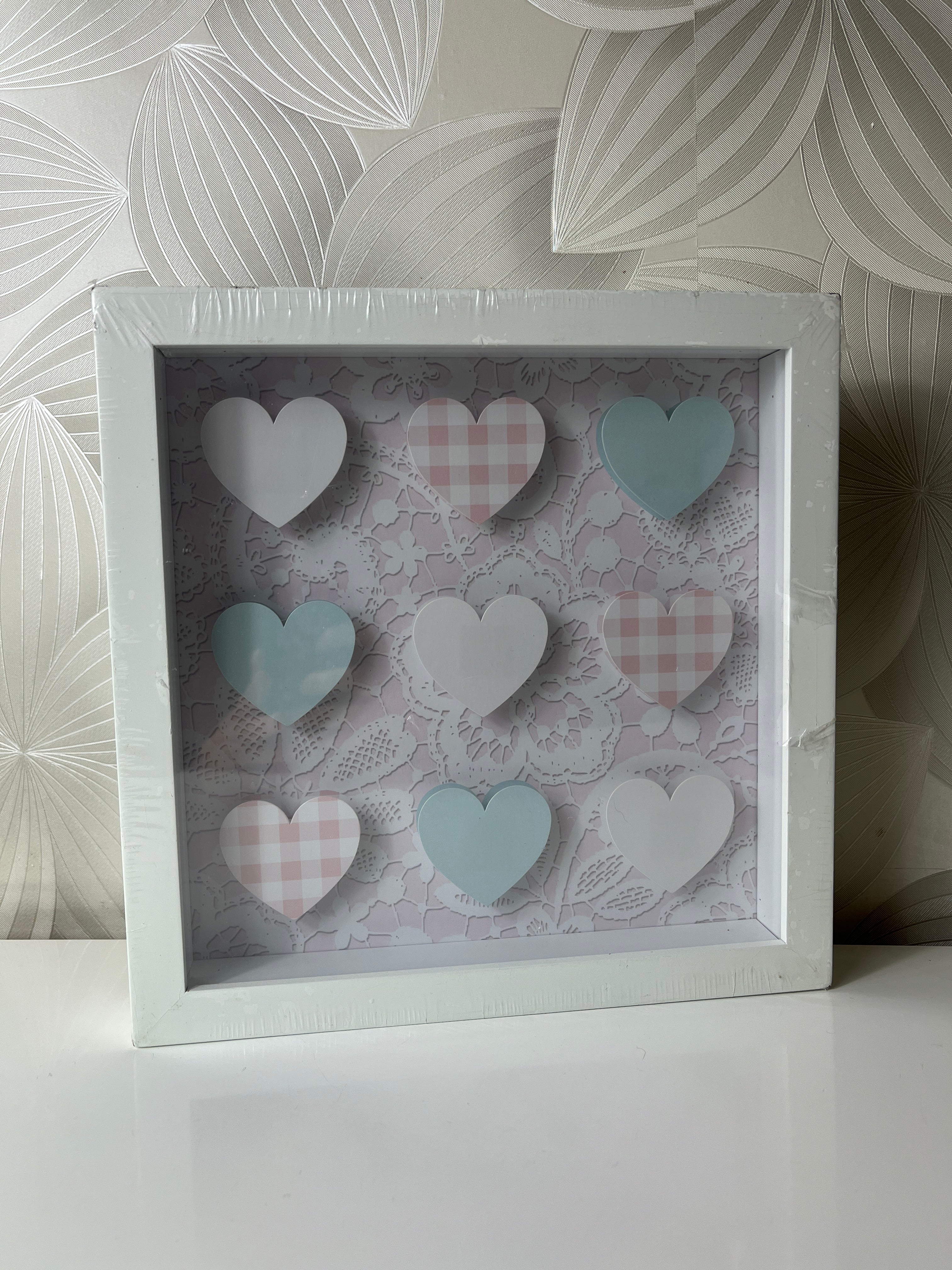 Dekoratyvinė širdelių rėmelio kompozicija