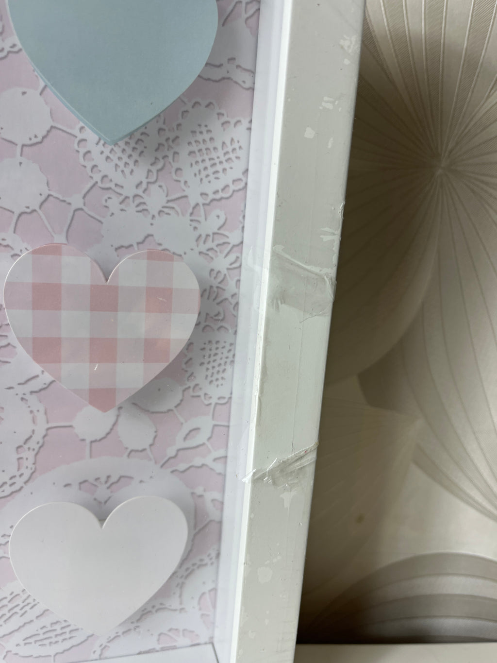 Dekoratyvinė širdelių rėmelio kompozicija