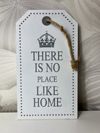 Medinė dekoracija „There is no place like home“