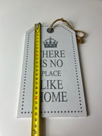 Medinė dekoracija „There is no place like home“