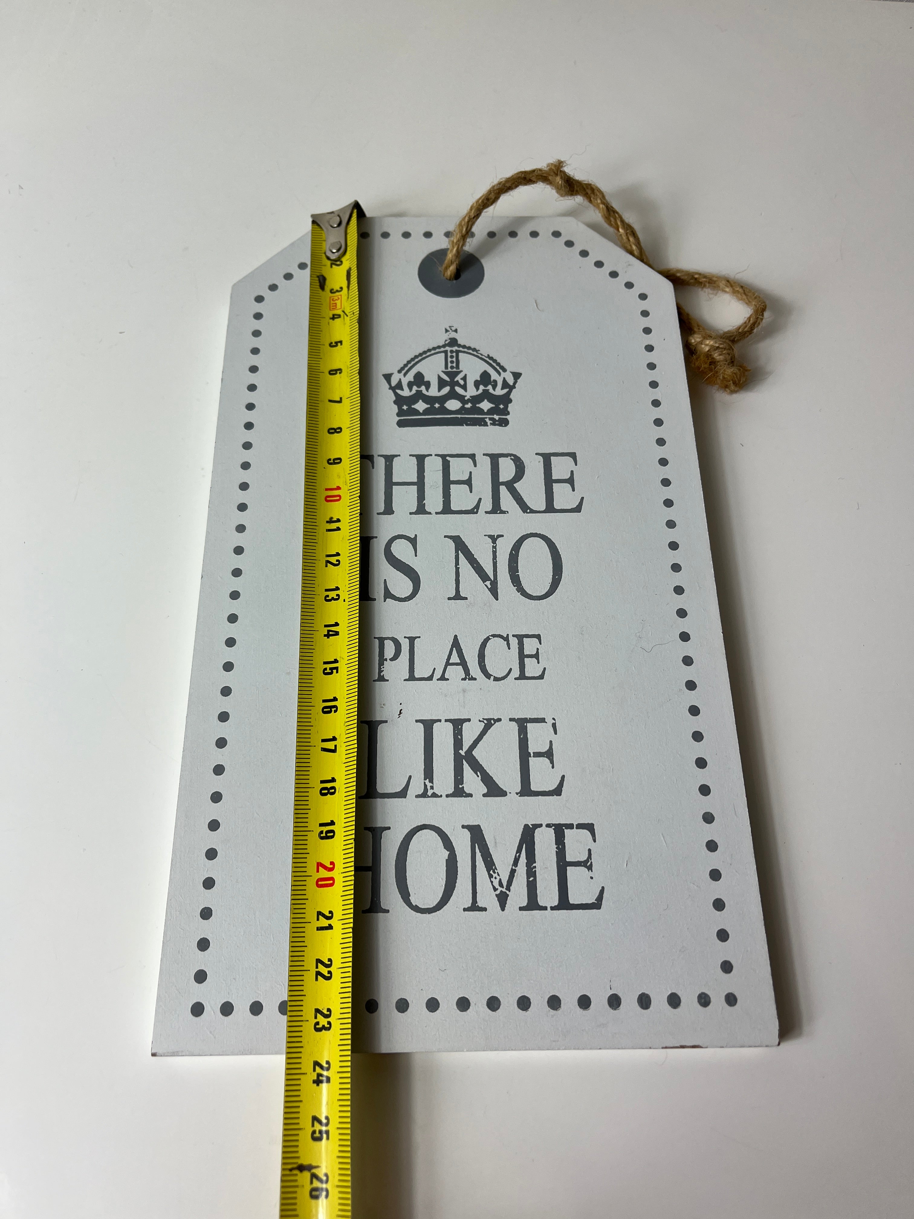 Medinė dekoracija „There is no place like home“