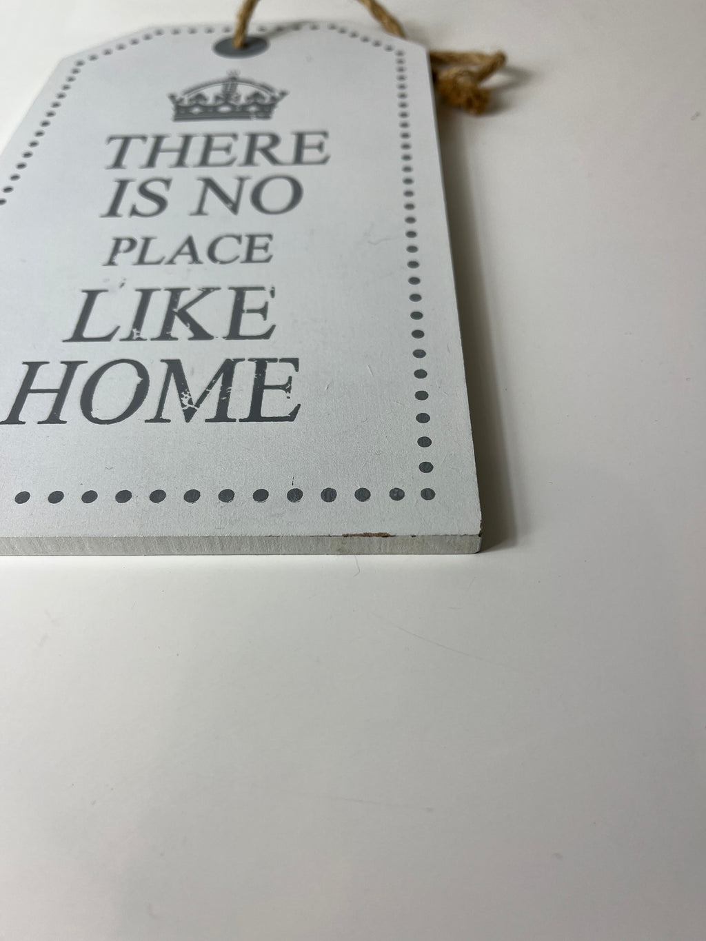 Medinė dekoracija „There is no place like home“