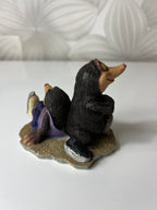 Kolekcinė kurmių statulėlė „Kurmiai ant čiuožyklos“