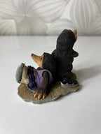 Kolekcinė kurmių statulėlė „Kurmiai ant čiuožyklos“