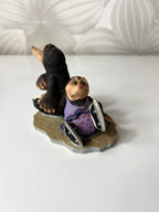 Kolekcinė kurmių statulėlė „Kurmiai ant čiuožyklos“