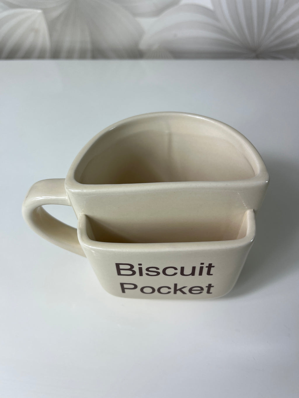 Puodelis su „Biscuit Pocket“ (kišenėle sausainiui)