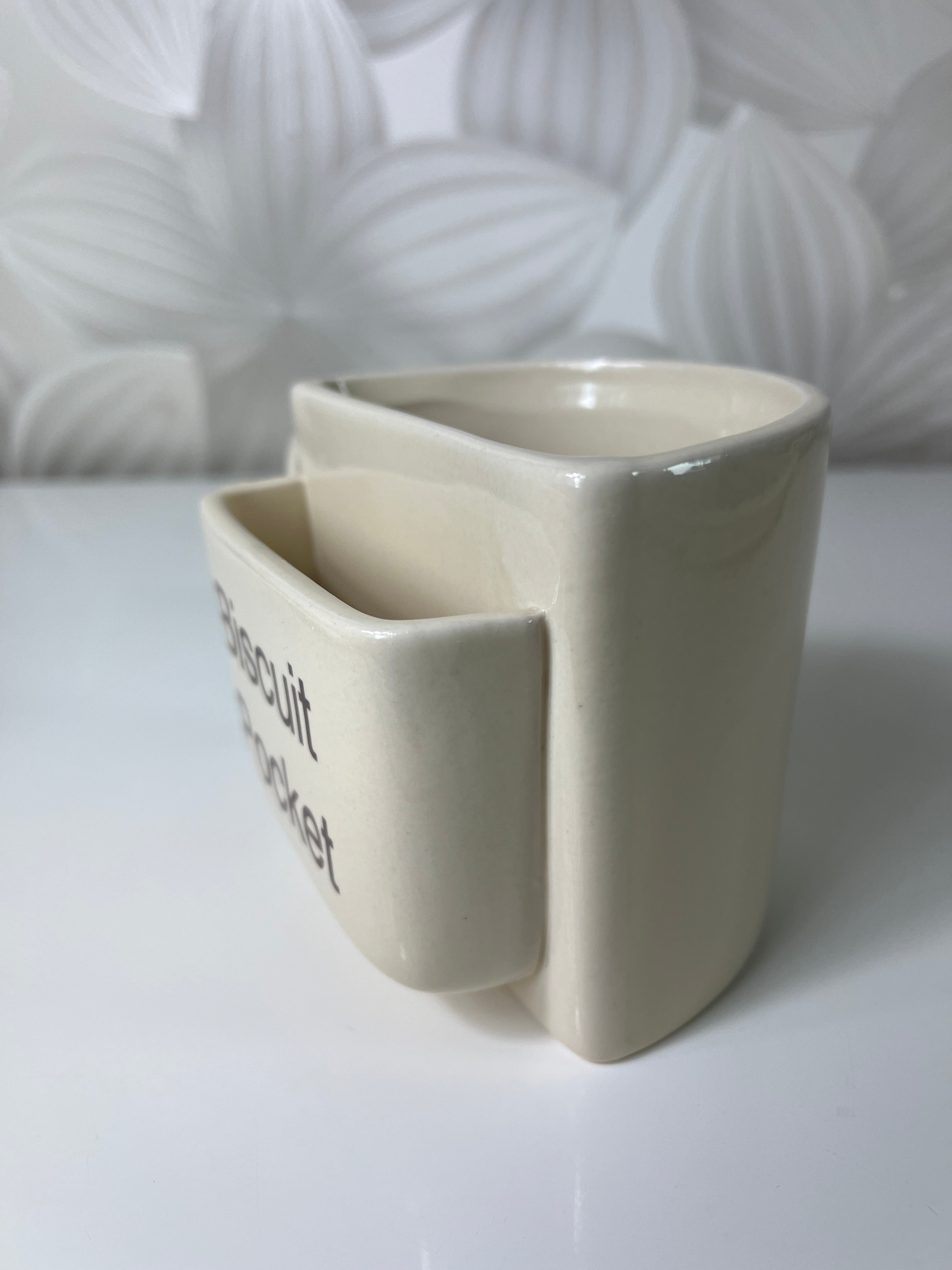 Puodelis su „Biscuit Pocket“ (kišenėle sausainiui)