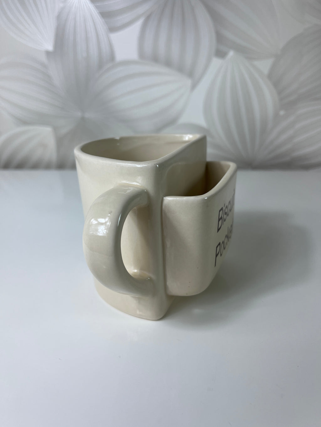 Puodelis su „Biscuit Pocket“ (kišenėle sausainiui)