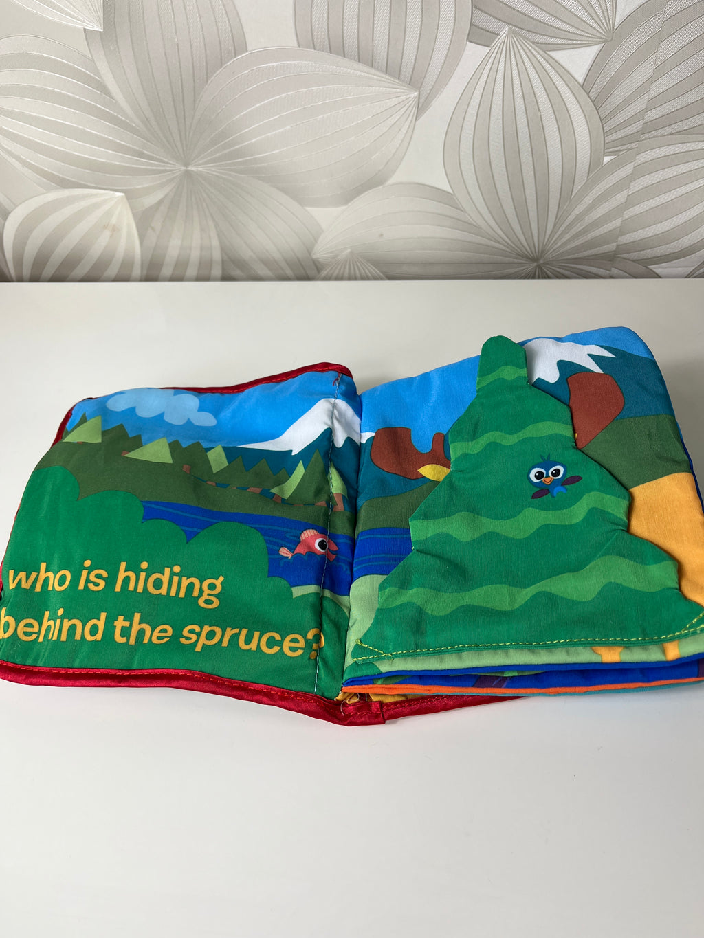 Minkšta knygelė „Peek-a-Boo Forest“ (Lamaze)