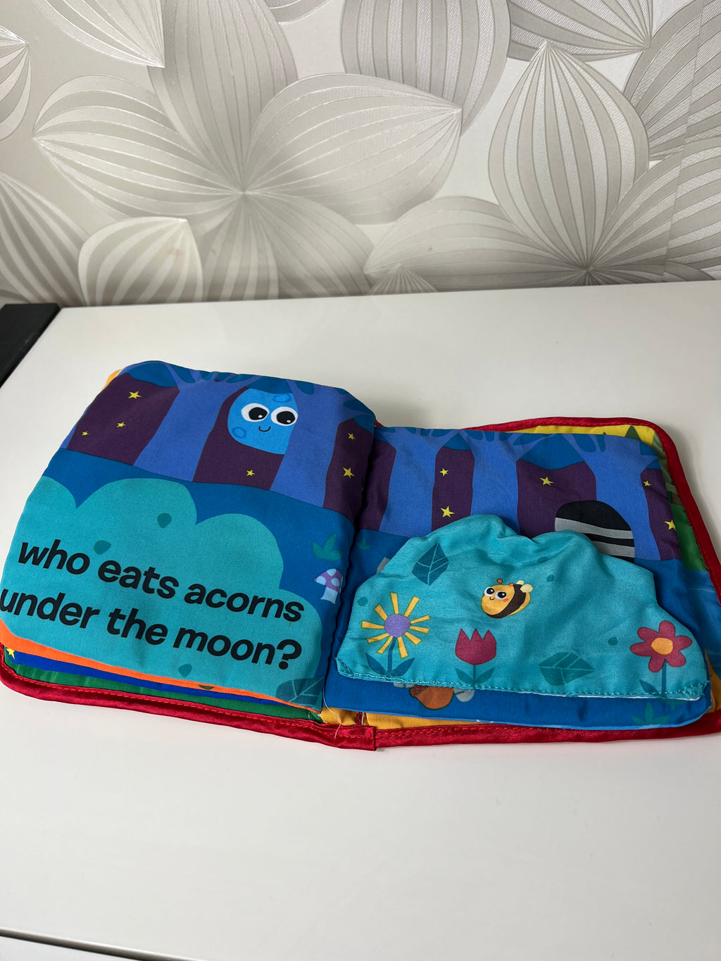 Minkšta knygelė „Peek-a-Boo Forest“ (Lamaze)