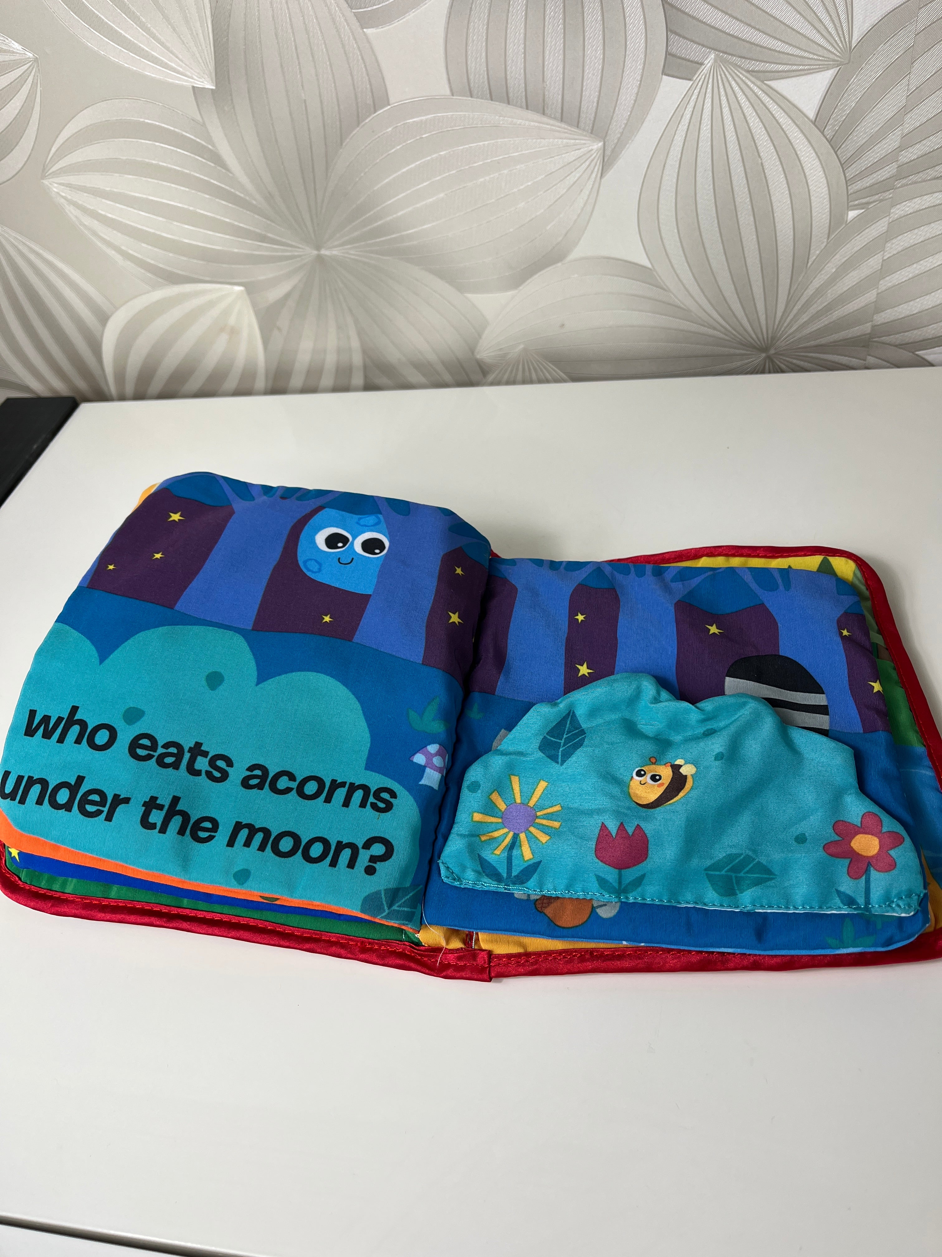 Minkšta knygelė „Peek-a-Boo Forest“ (Lamaze)