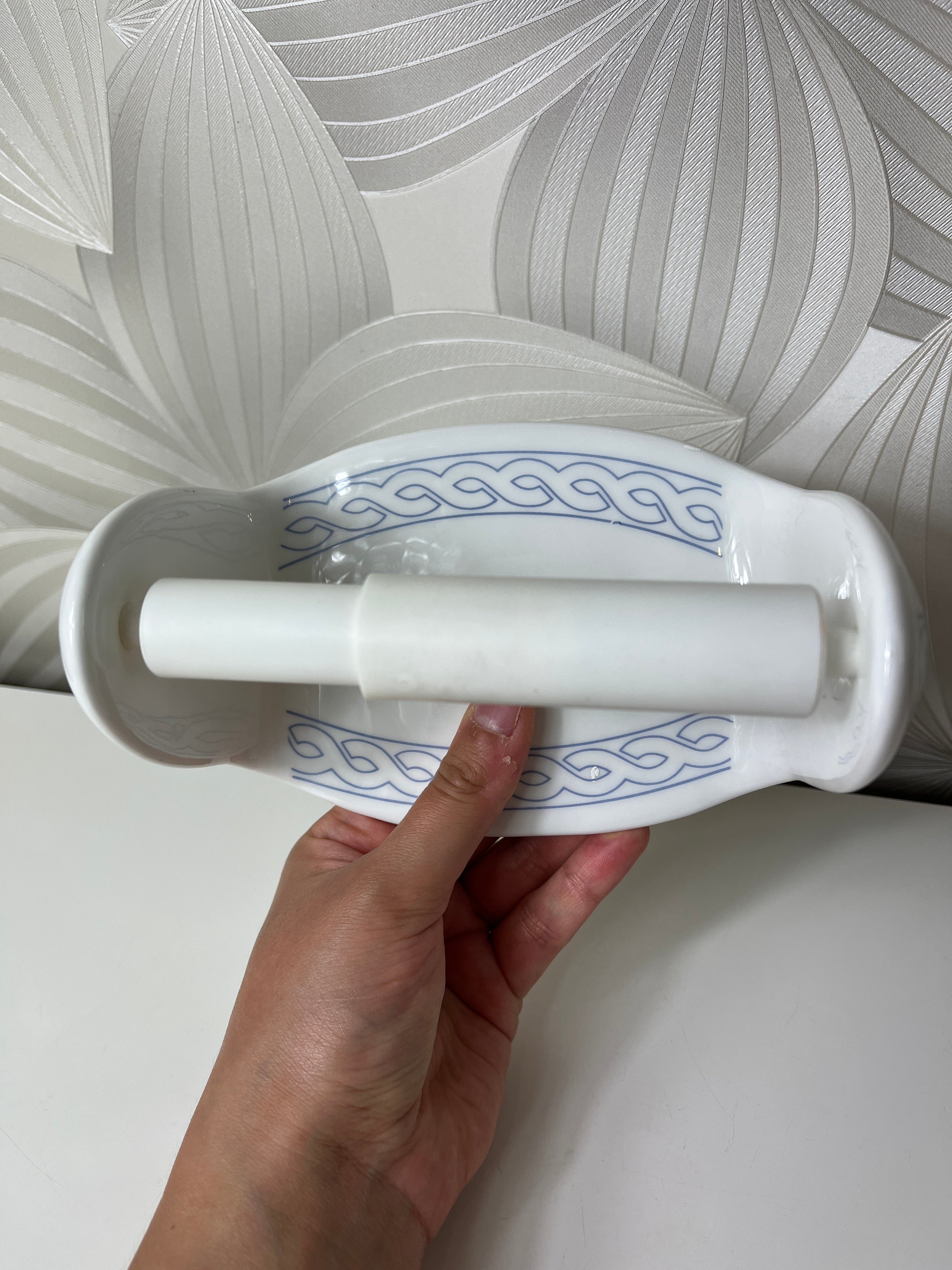 Keraminis tualetinio popieriaus laikiklis