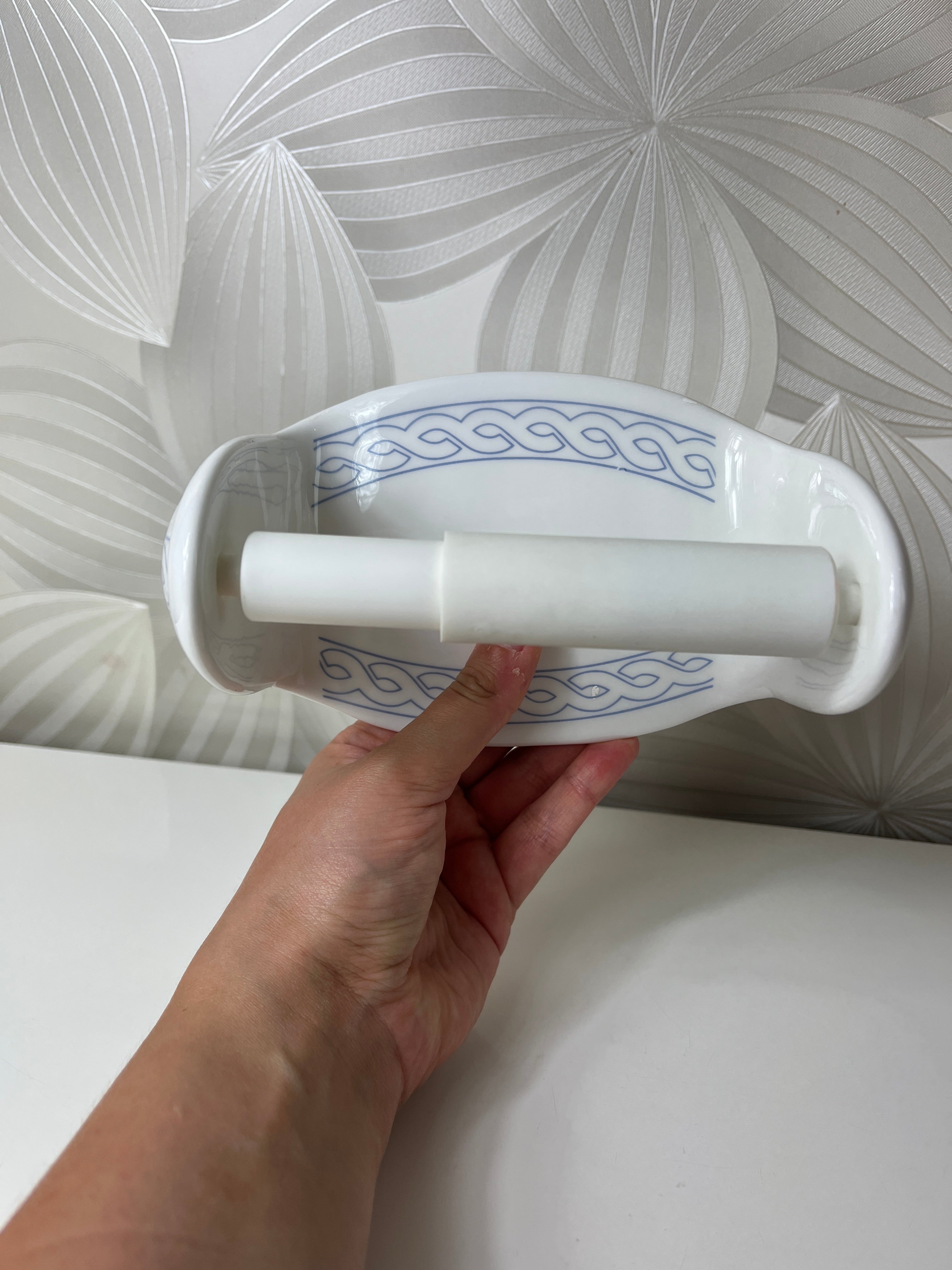 Keraminis tualetinio popieriaus laikiklis