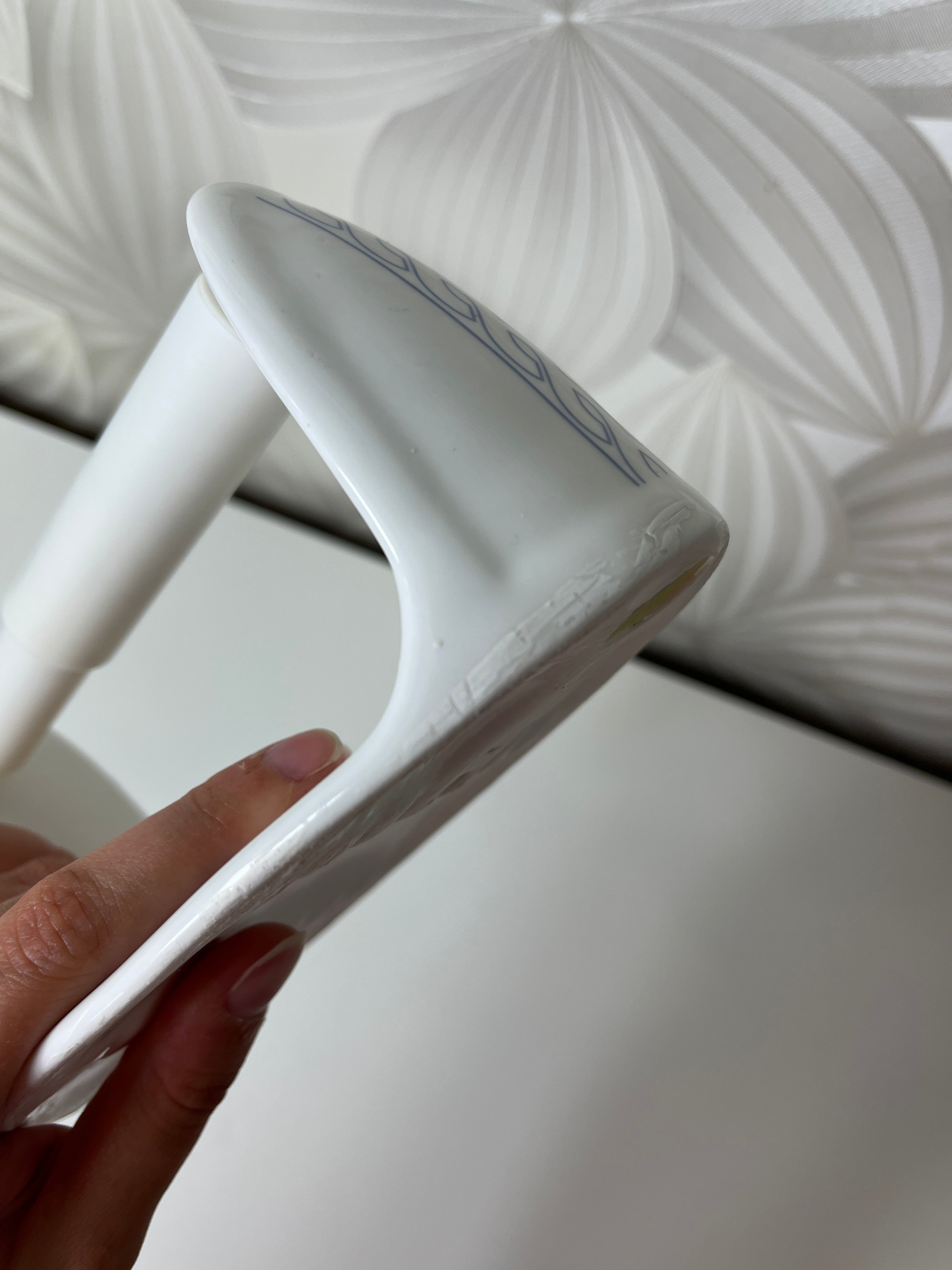 Keraminis tualetinio popieriaus laikiklis