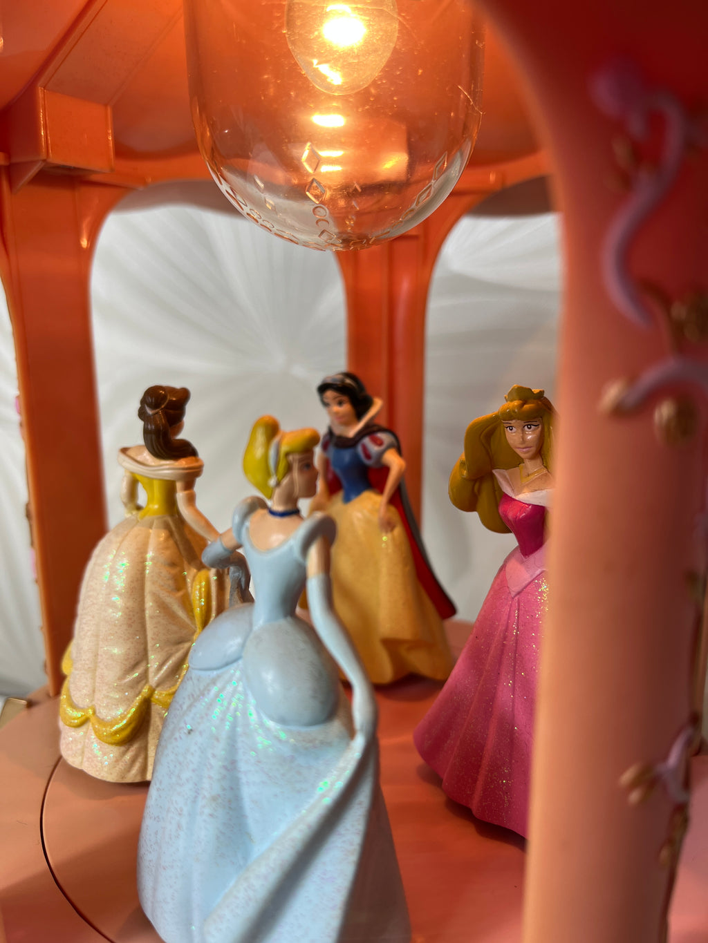 Vintažinė muzikinė lempa su Disney princesėmis