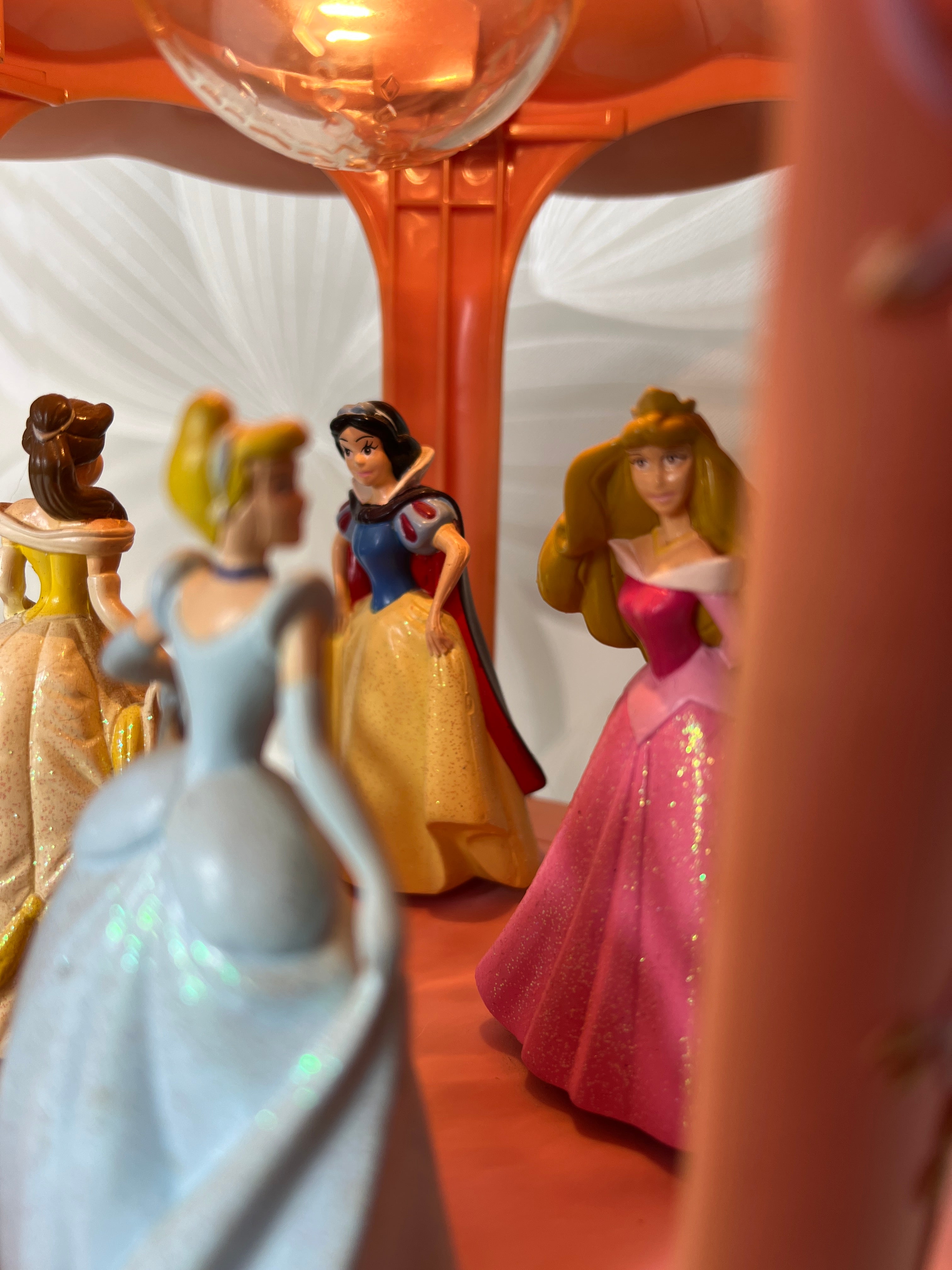 Vintažinė muzikinė lempa su Disney princesėmis