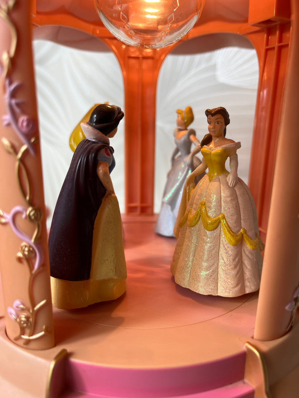 Vintažinė muzikinė lempa su Disney princesėmis