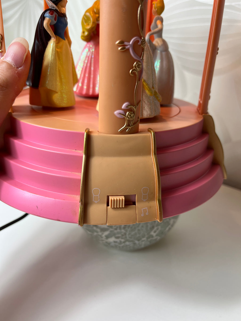 Vintažinė muzikinė lempa su Disney princesėmis