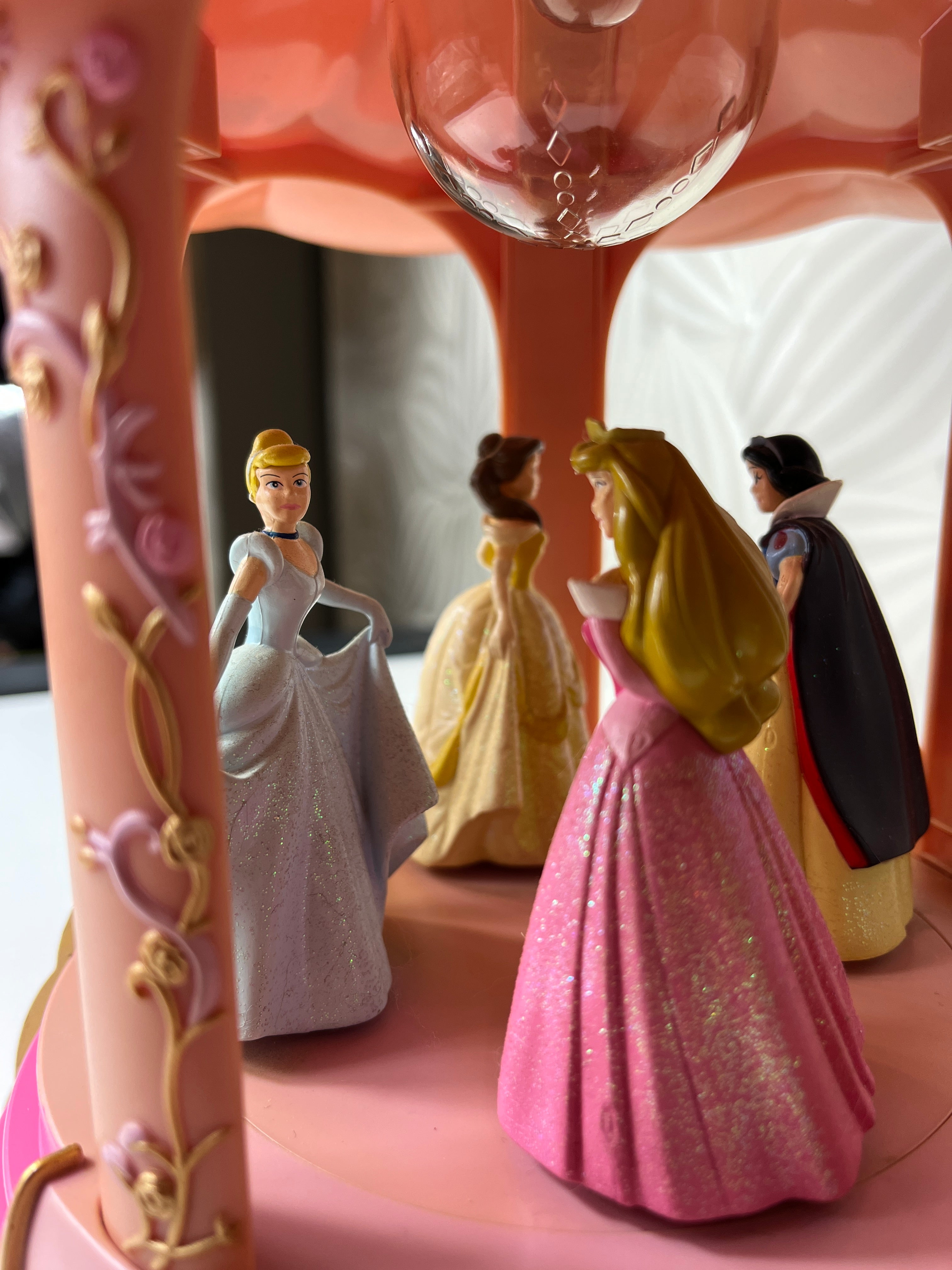 Vintažinė muzikinė lempa su Disney princesėmis