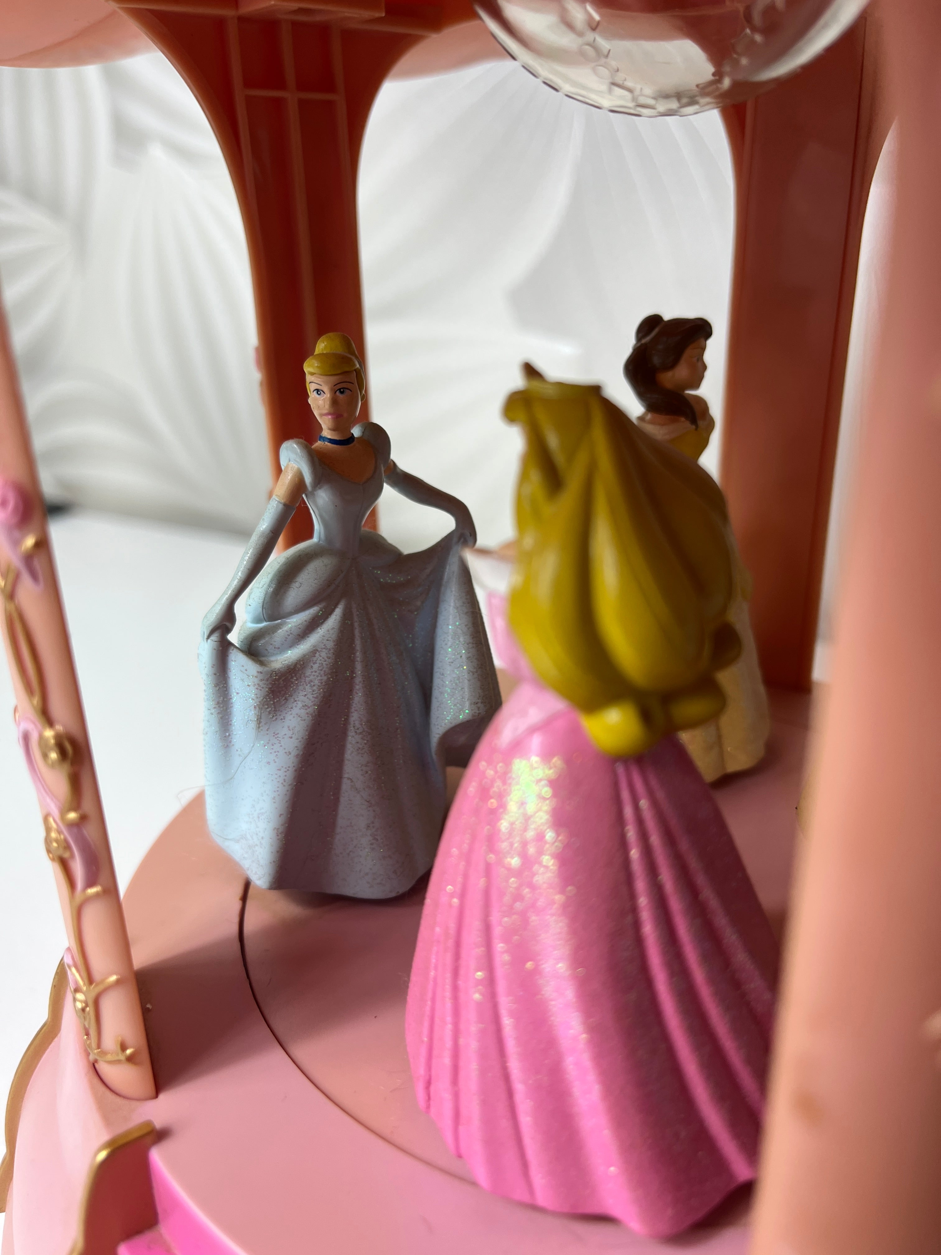 Vintažinė muzikinė lempa su Disney princesėmis