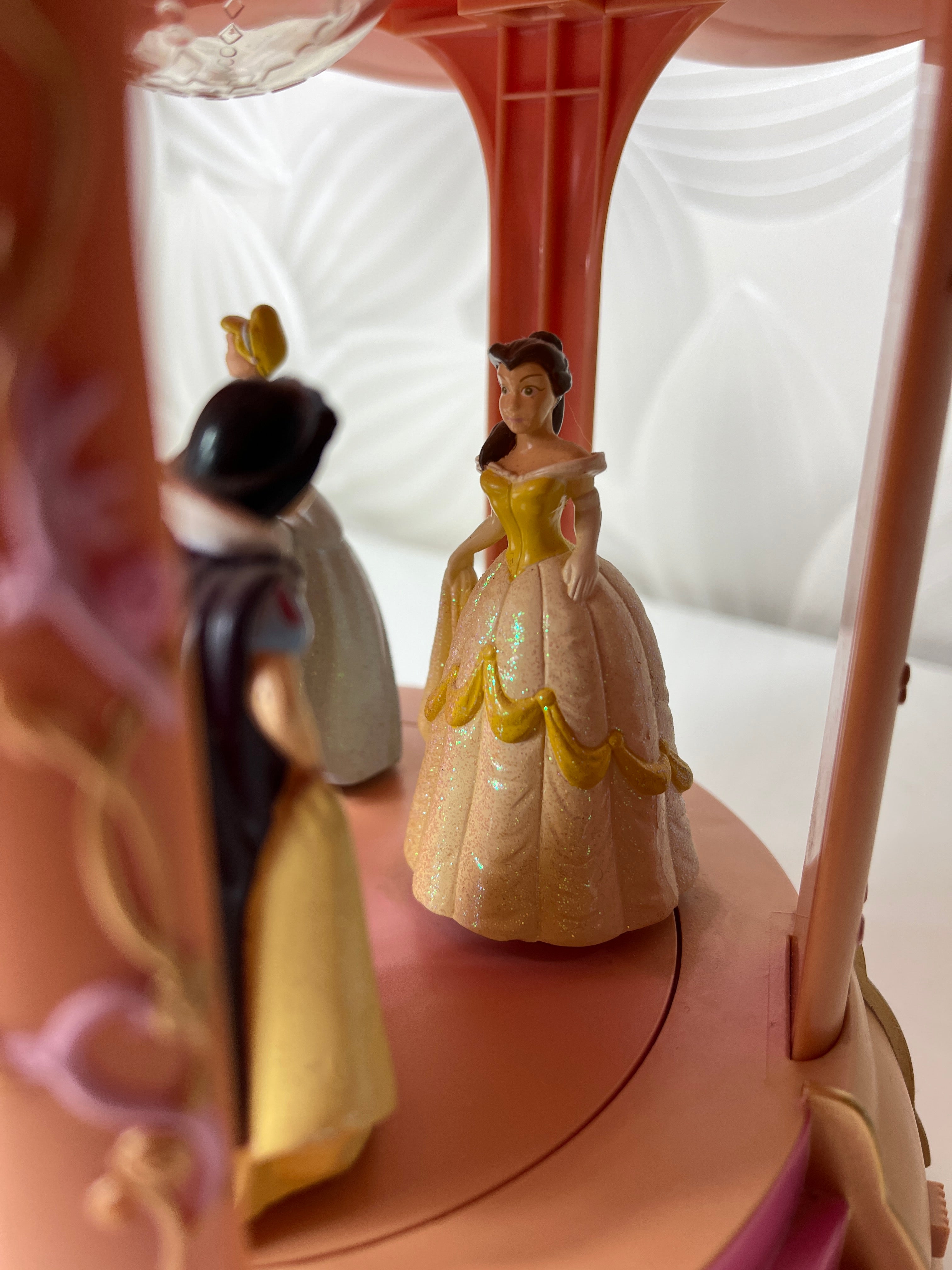 Vintažinė muzikinė lempa su Disney princesėmis