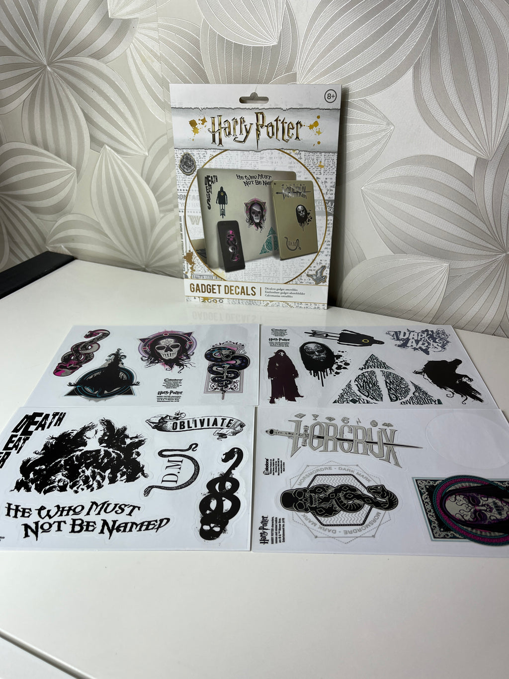 Lipdukai ant įrenginių „Harry Potter“ tematika