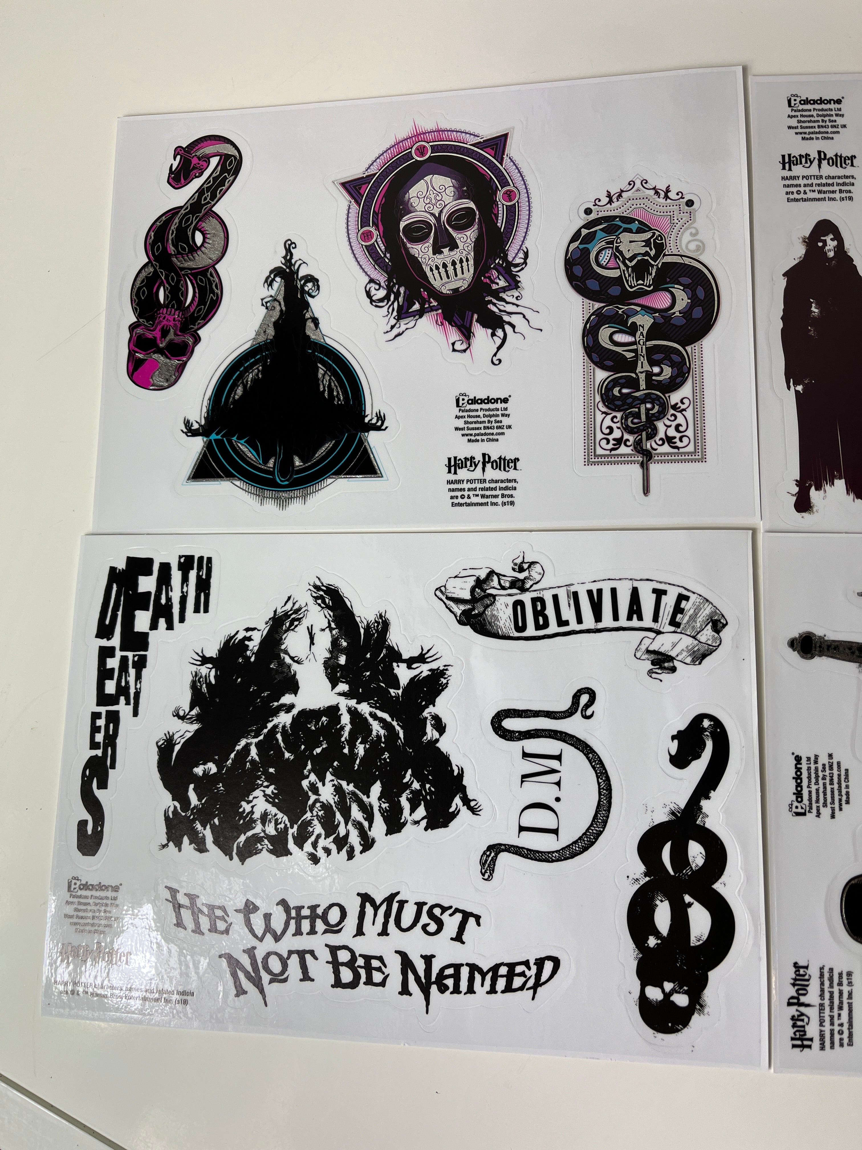 Lipdukai ant įrenginių „Harry Potter“ tematika