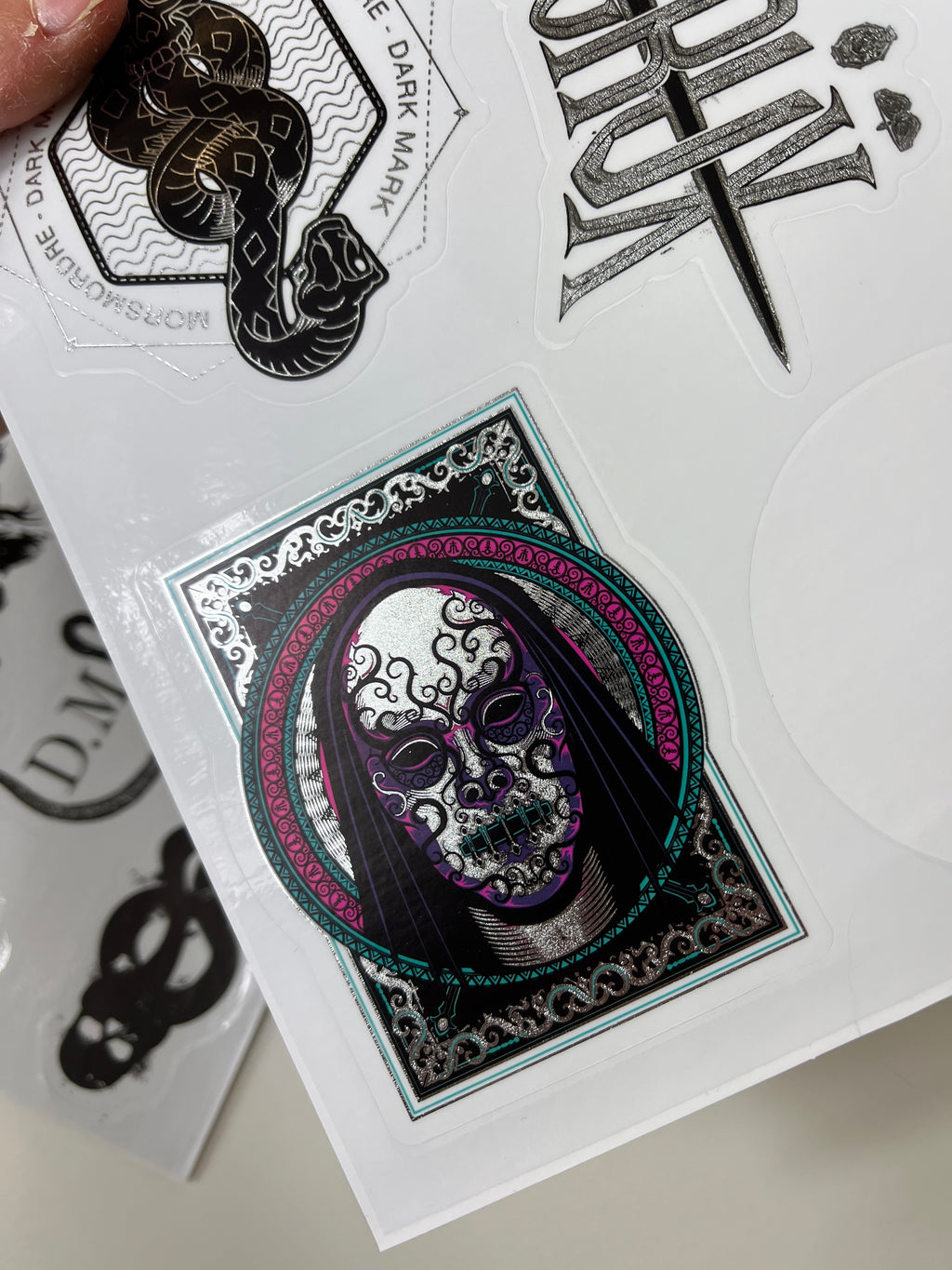 Lipdukai ant įrenginių „Harry Potter“ tematika