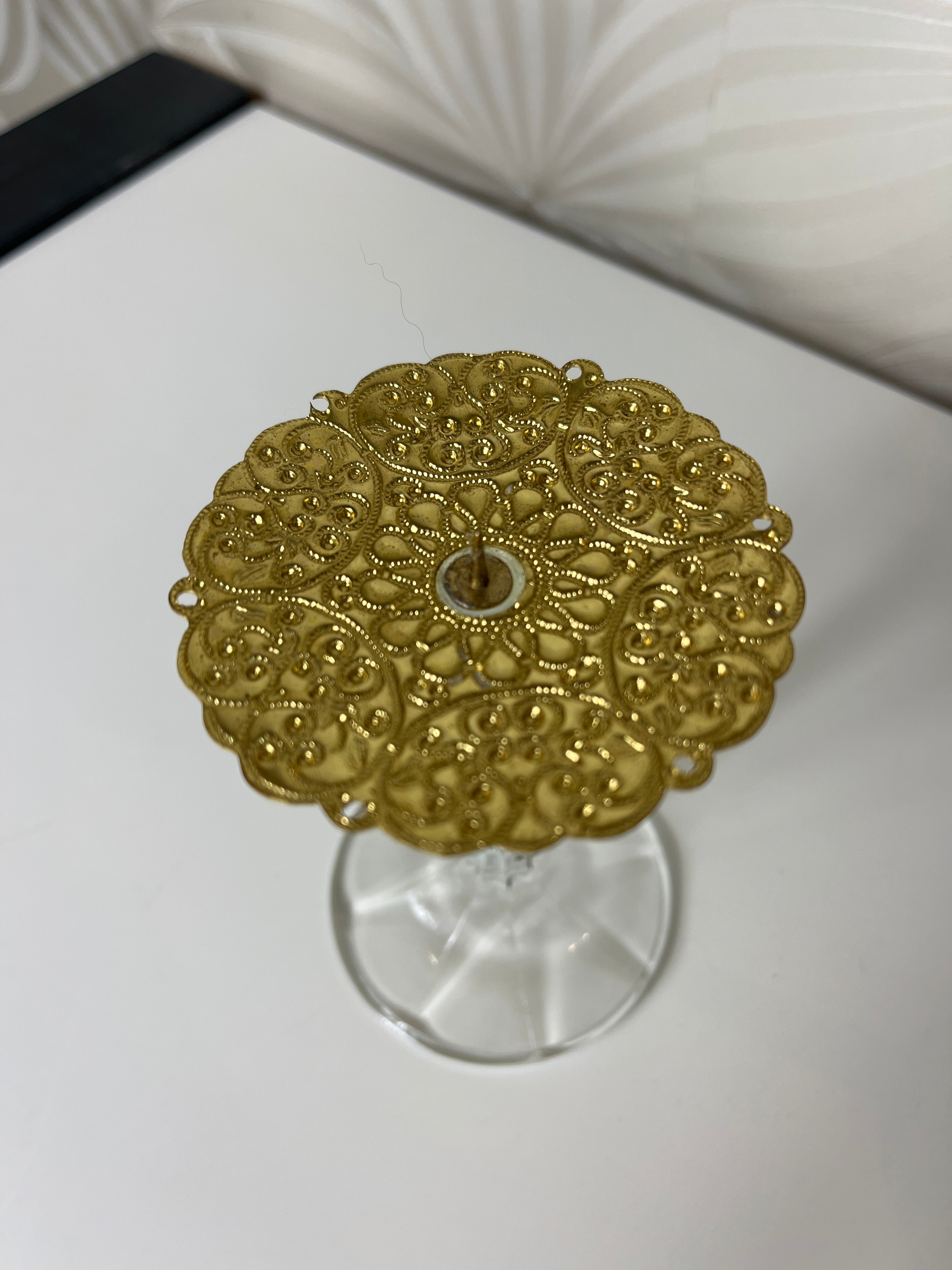 Vintažinis žvakės laikiklis su detaliu dizainu