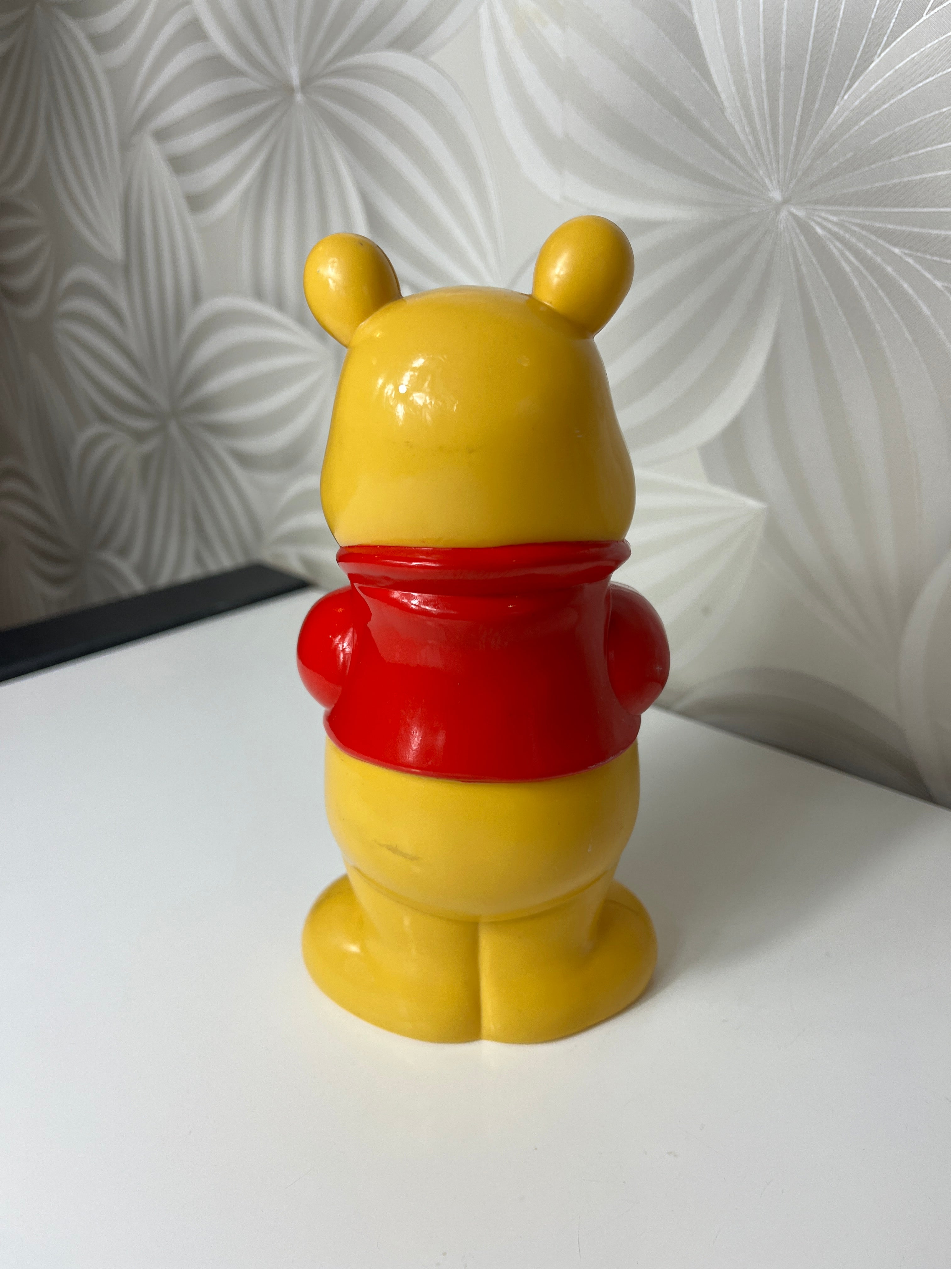 Plastikinė Mikė Pūkuotuko taupyklė – dekoracija