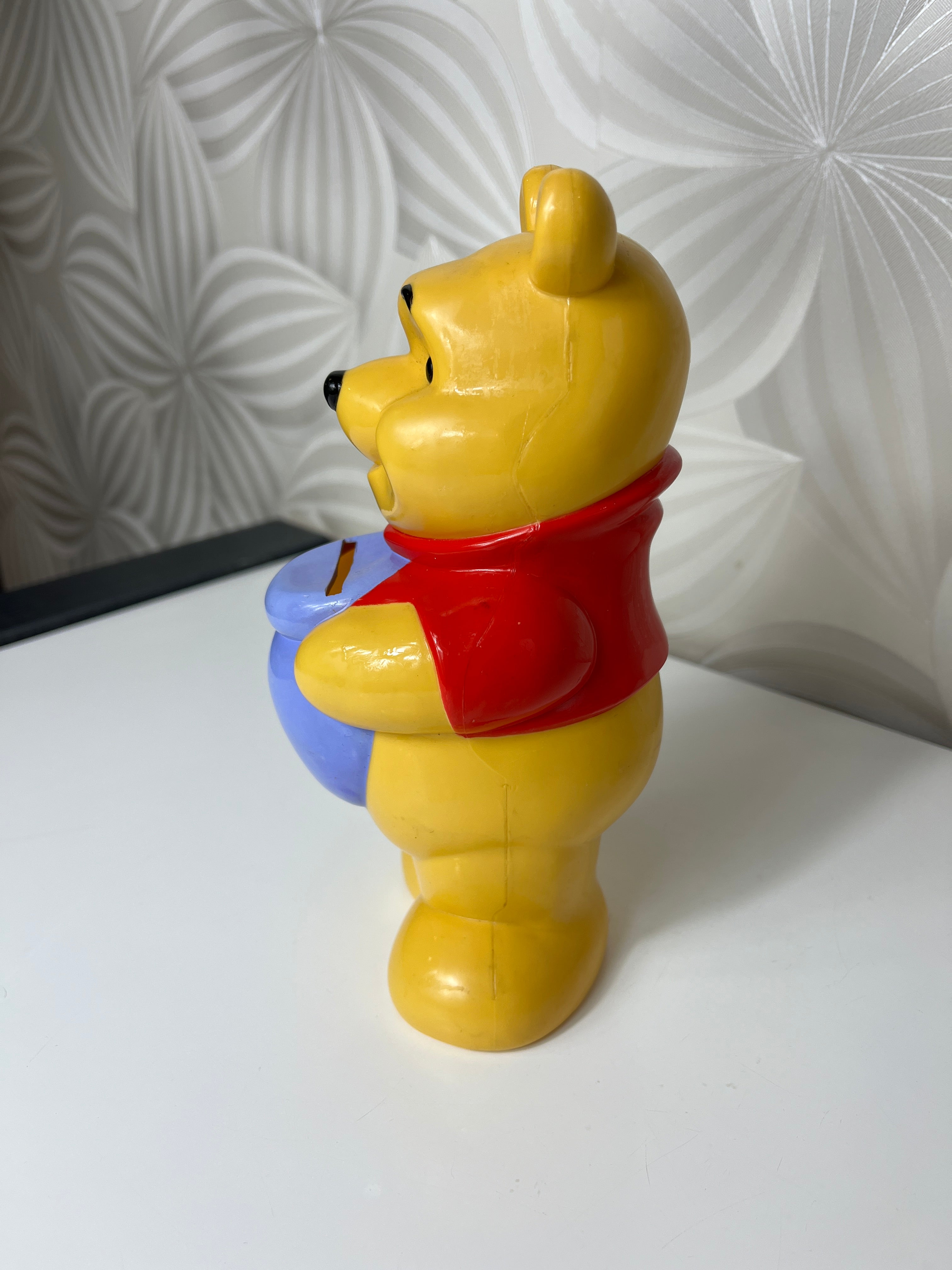 Plastikinė Mikė Pūkuotuko taupyklė – dekoracija