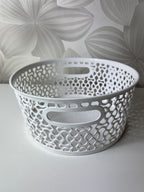 Baltas daiktų laikymo krepšelis