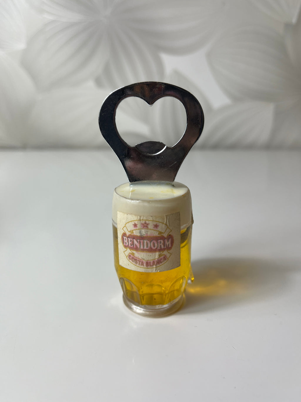 Suvenyrinis alaus atidarytuvas – magentukas „Benidorm“