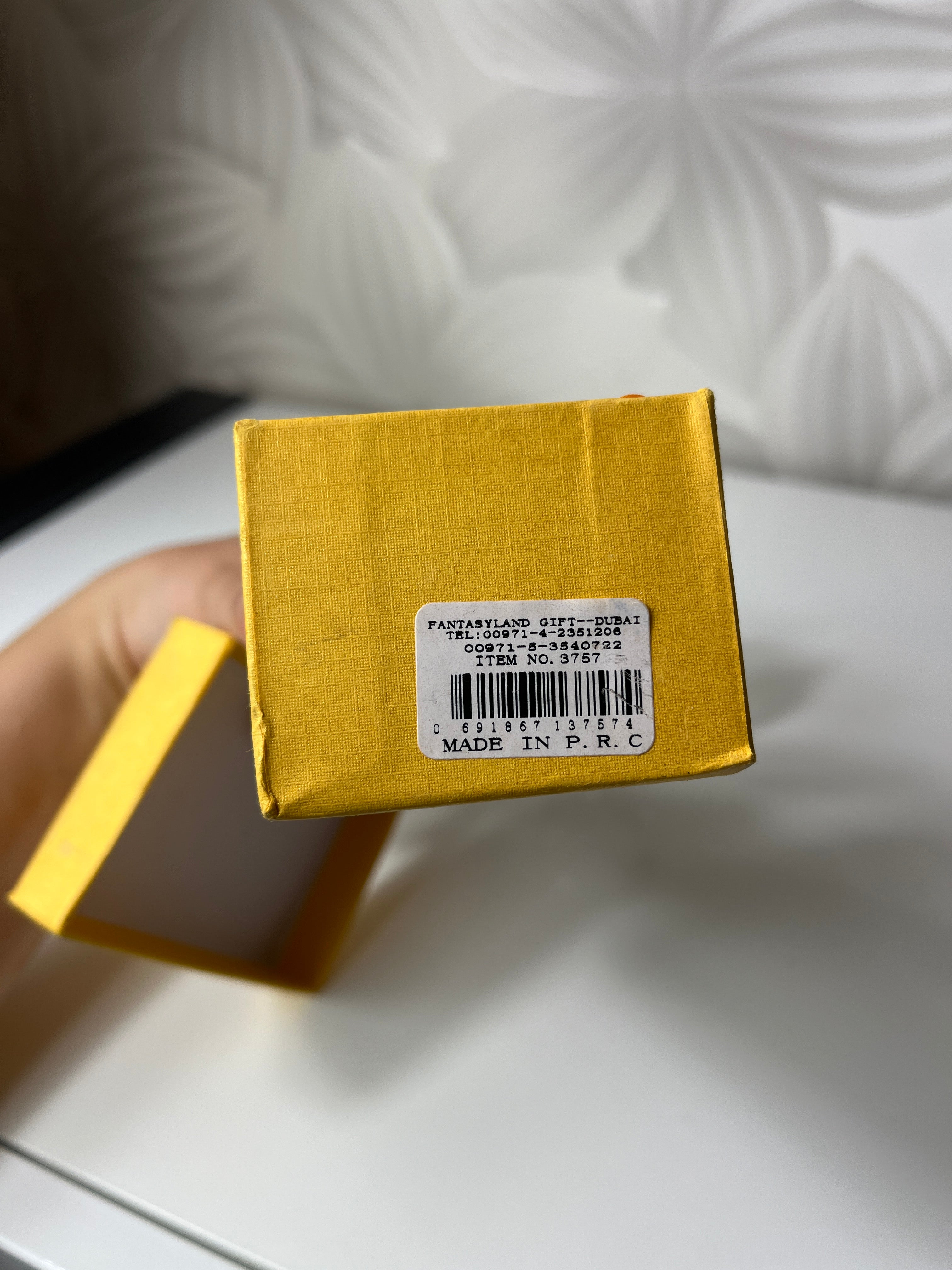 Stiklinė gaublio formos dekoracija su metaliniu stovu su Burj Al Arab pastatu