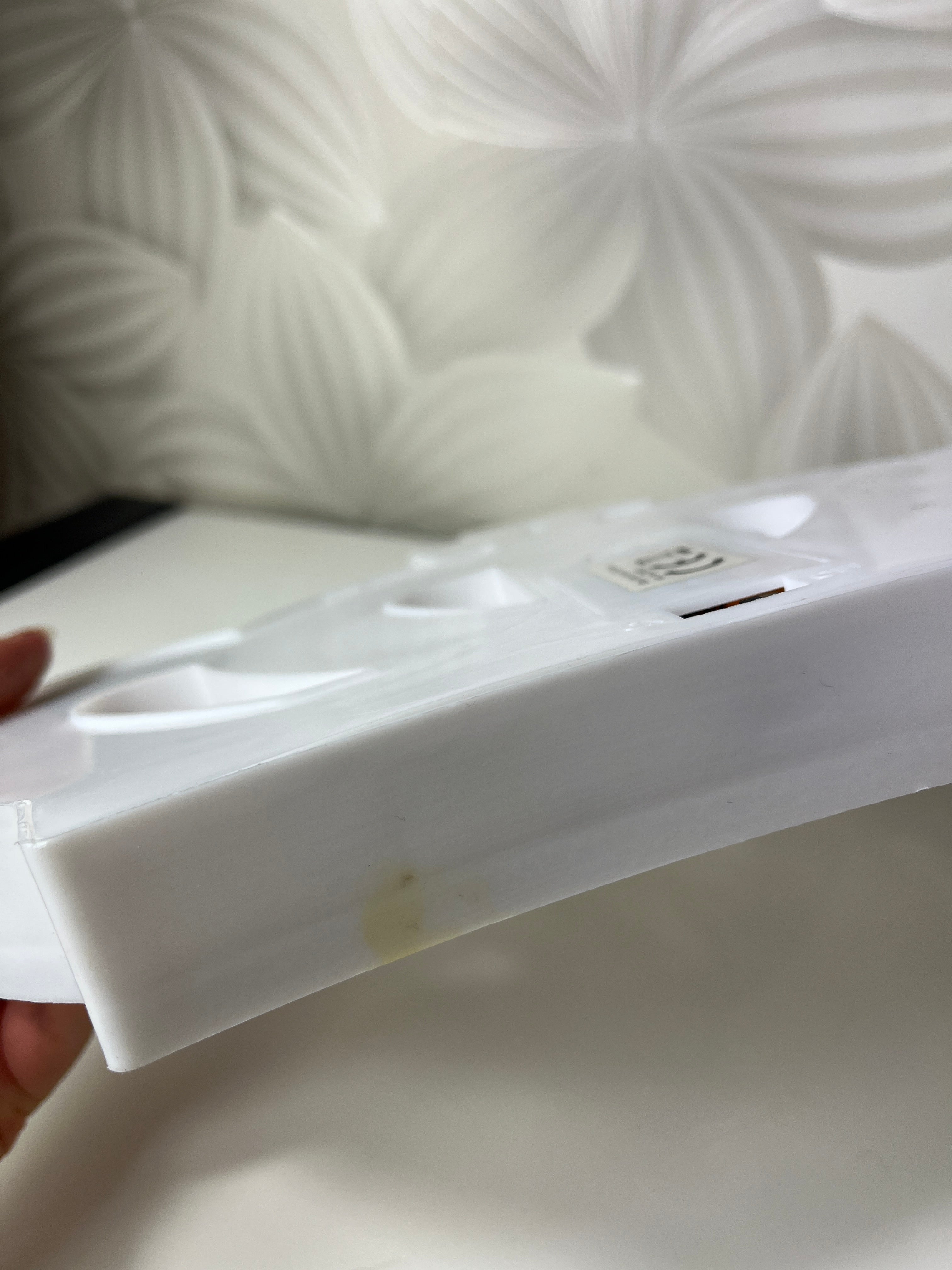 Karūnos formos dekoratyvinis šviestuvas