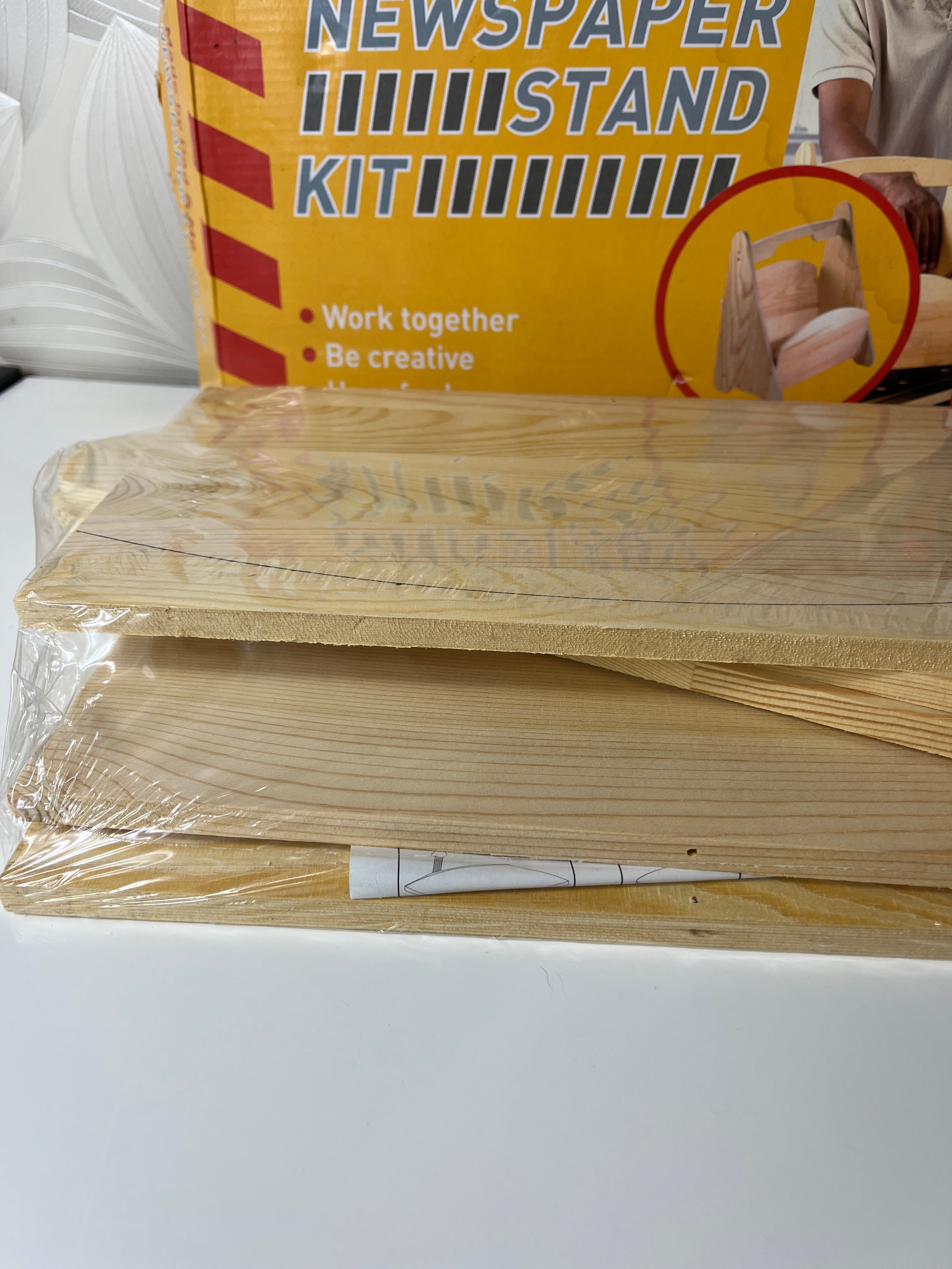 Medinio stovo žurnalams ar laikraščiams gamybos rinkinys