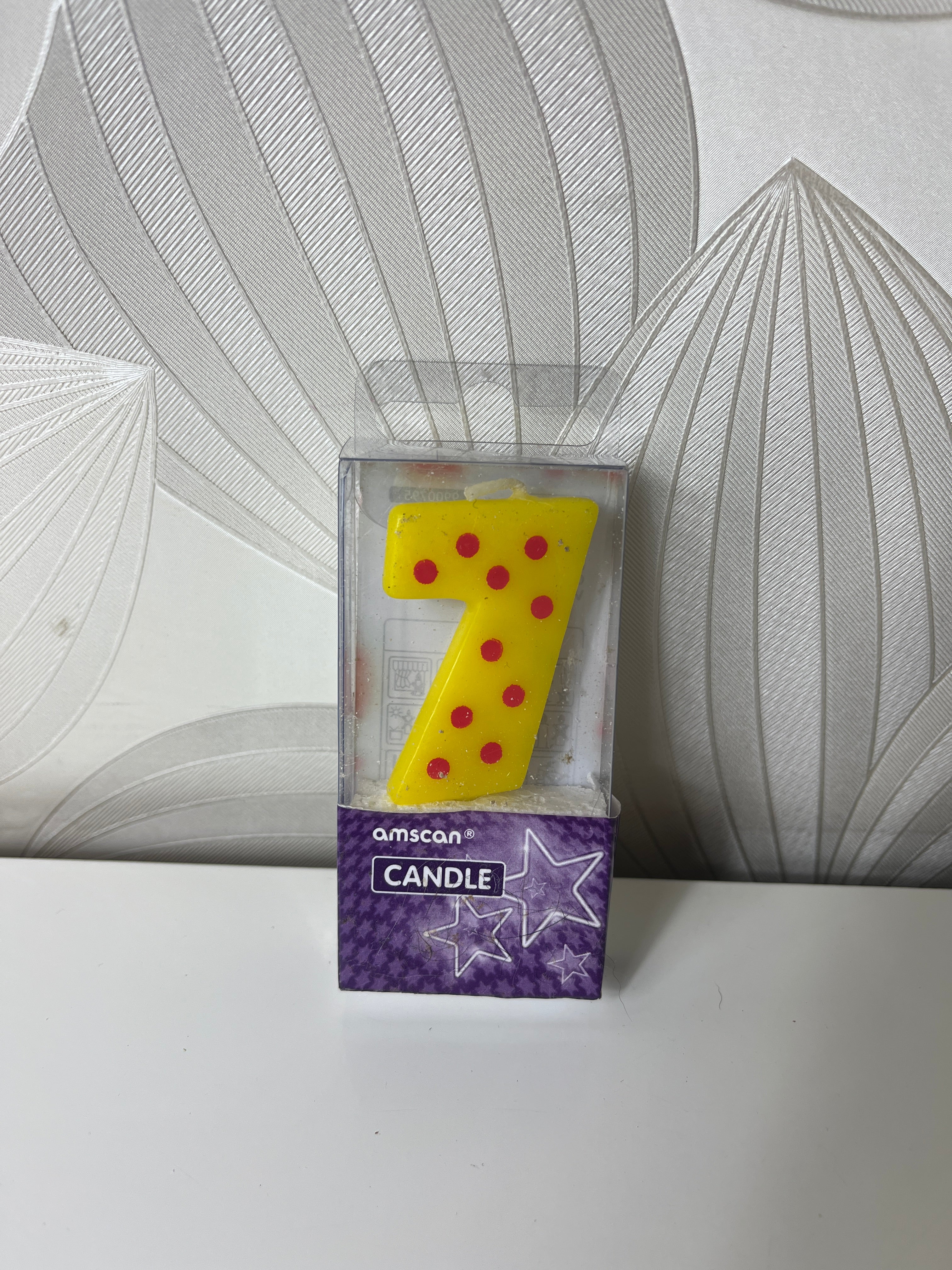 Šventinė žvakutė su skaičiumi „7“ (nedidelė)