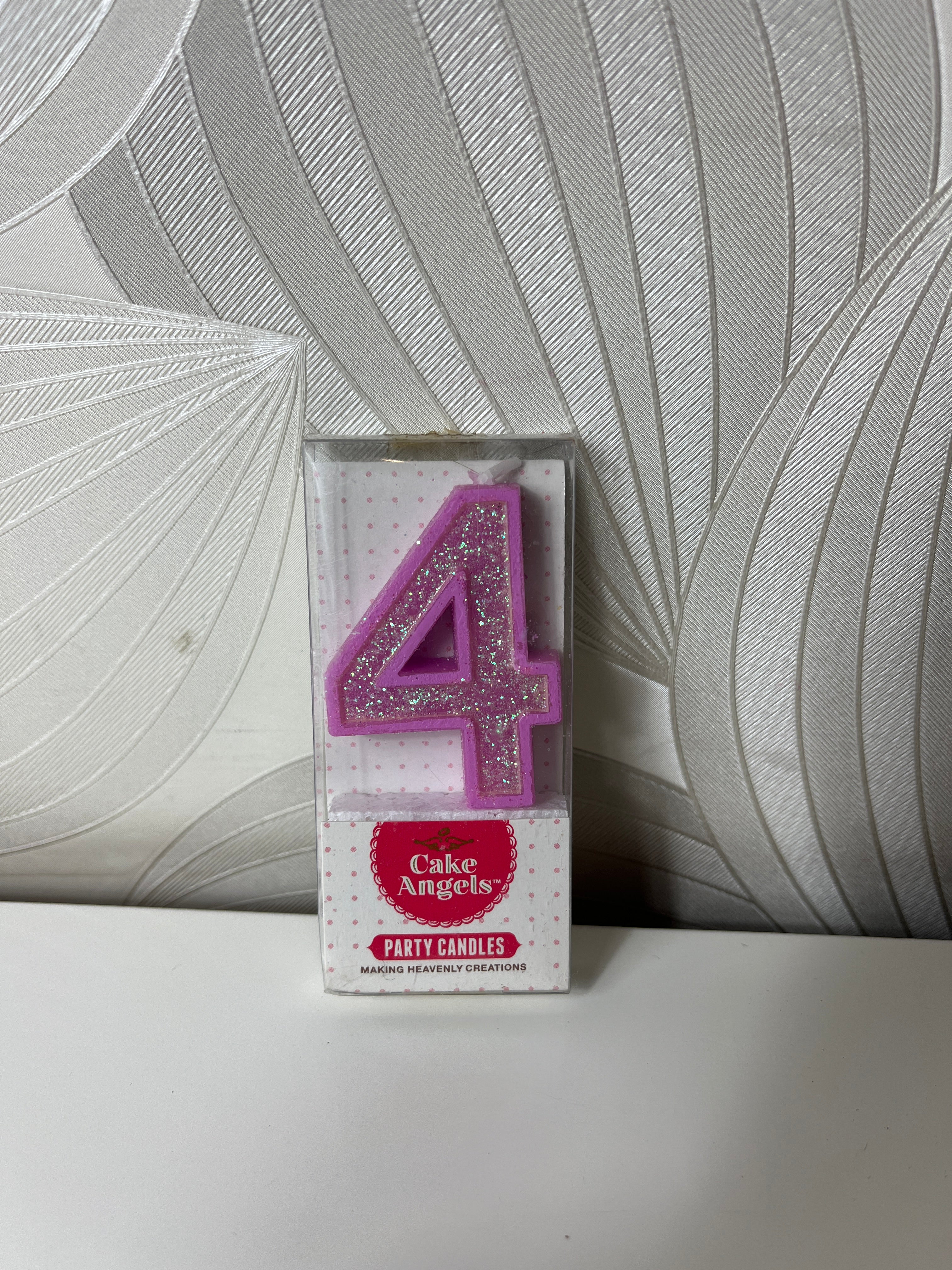 Šventinė žvakutė su skaičiumi „4“