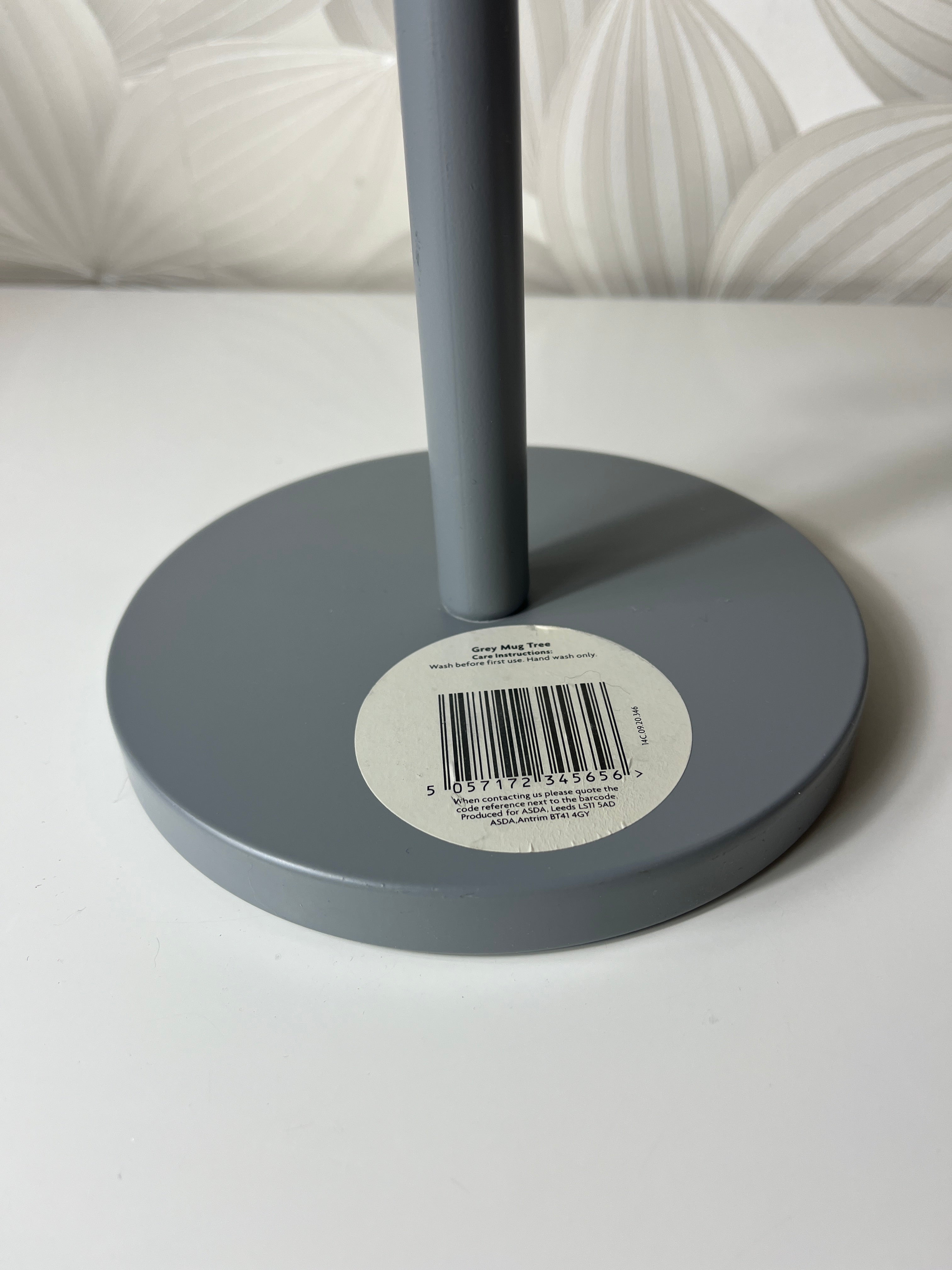 Pilkas stovas puodeliams laikyti ir kabinti