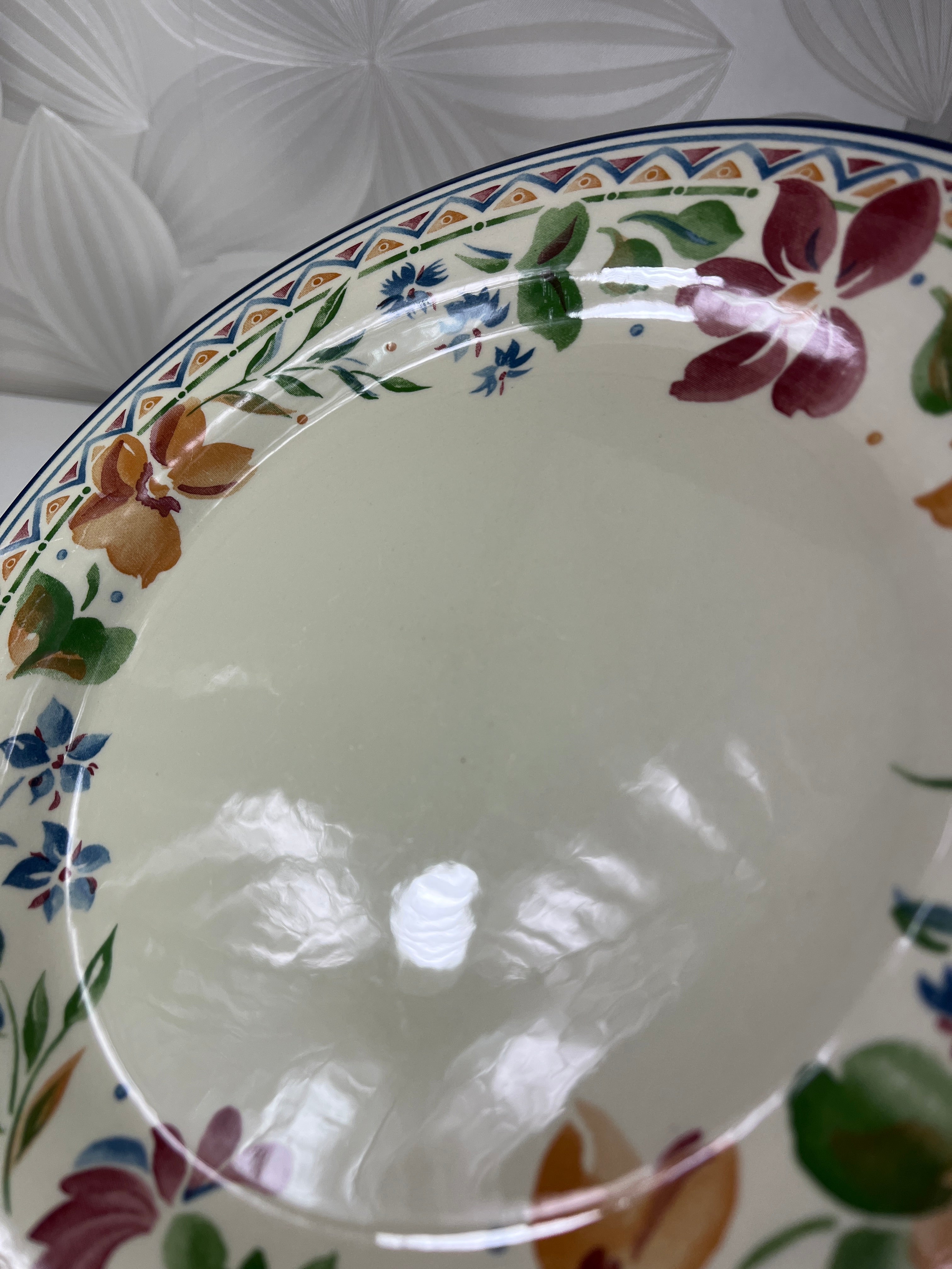 Gėlėta „Staffordshire“ lėkštė