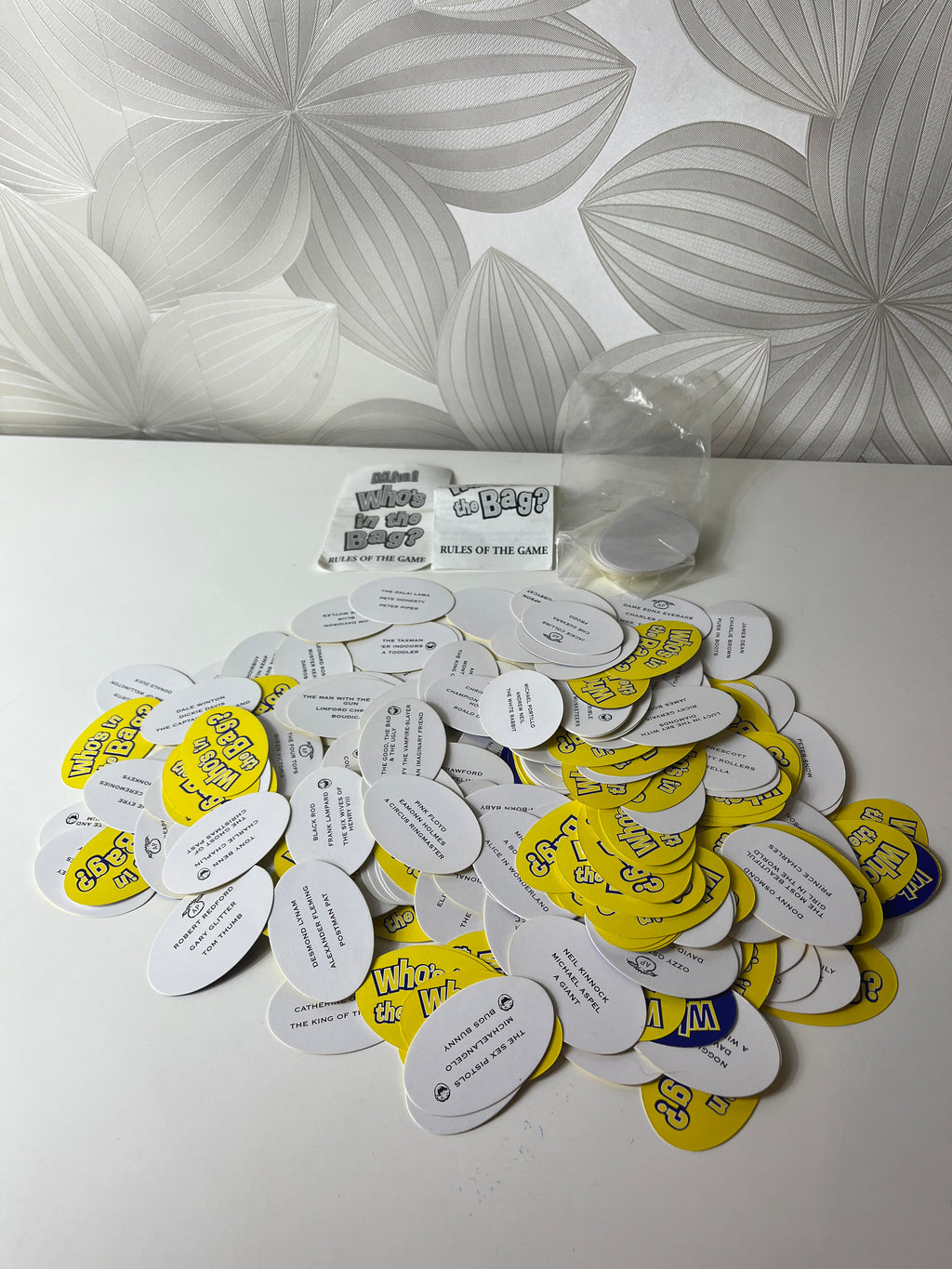 Stalo žaidimas „Who’s in the Bag?“