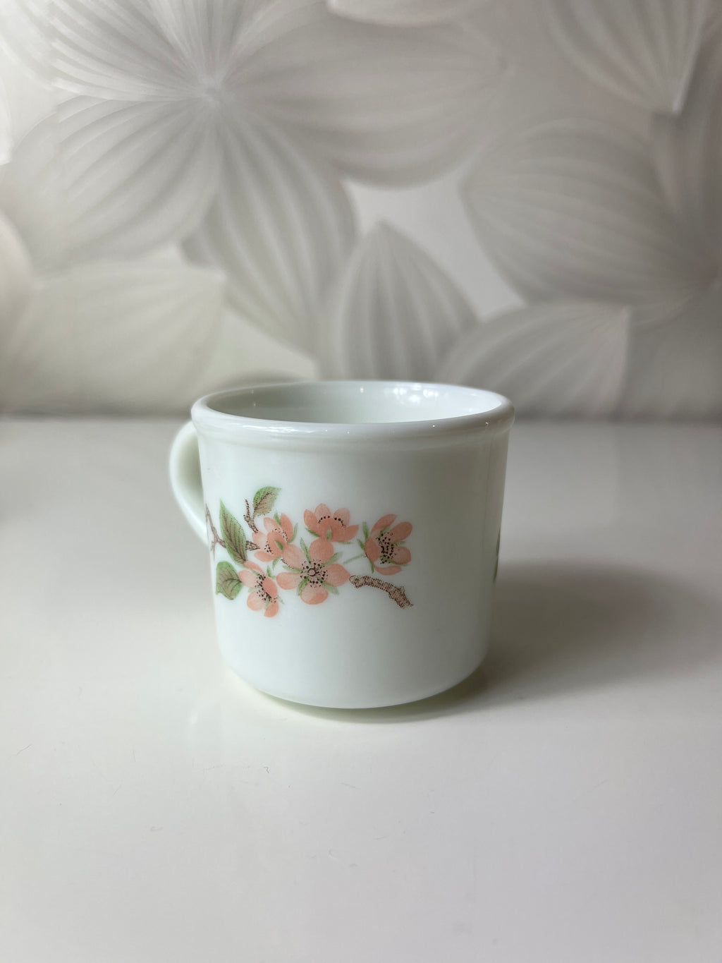 Vintažinis „Pyrex England Lisa“ espreso puodelis su sakurų motyvu